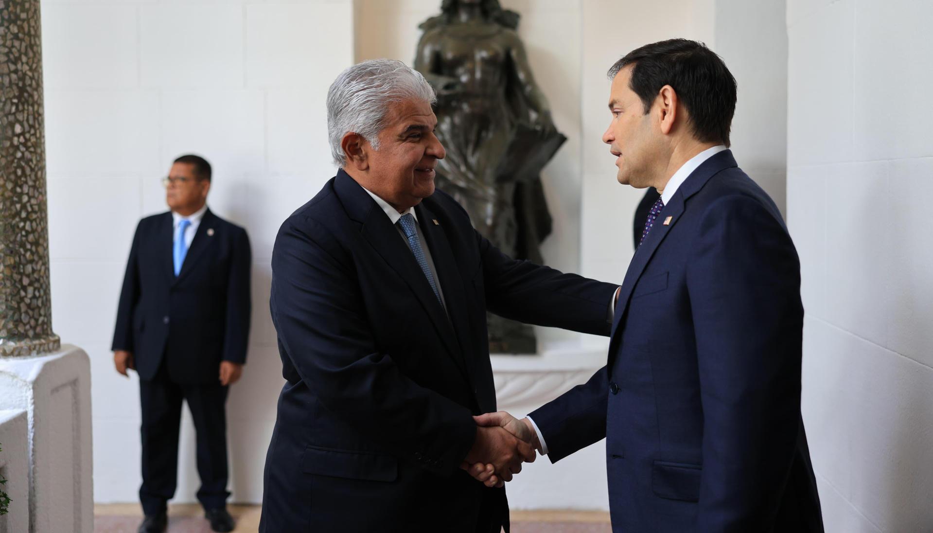 El presidente panameño, José Raúl Mulino (i), y el secretario de Estado de Estados Unidos, Marco Rubio.
