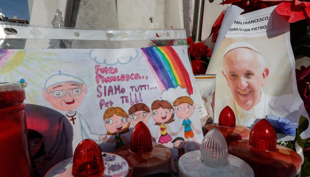 Imágenes alusivas al Papa.