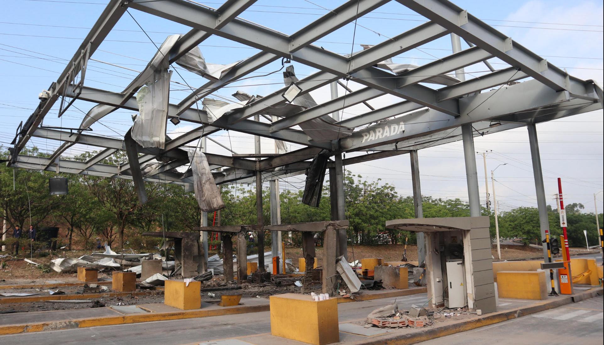 Peaje destruido en el área metropolitana de Cúcuta en la noche del miércoles. 