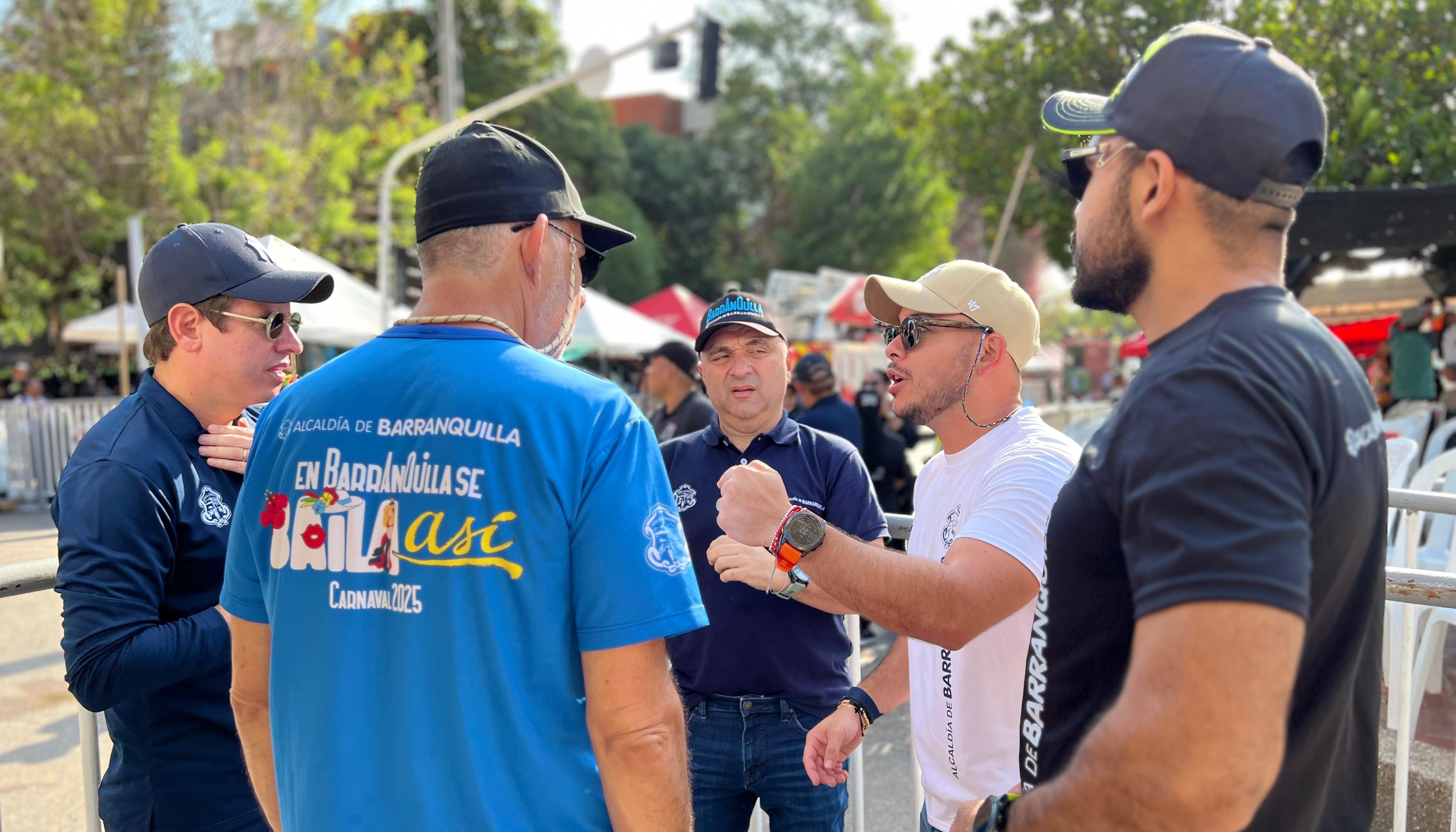 Autoridades distritales en la planeación del evento.