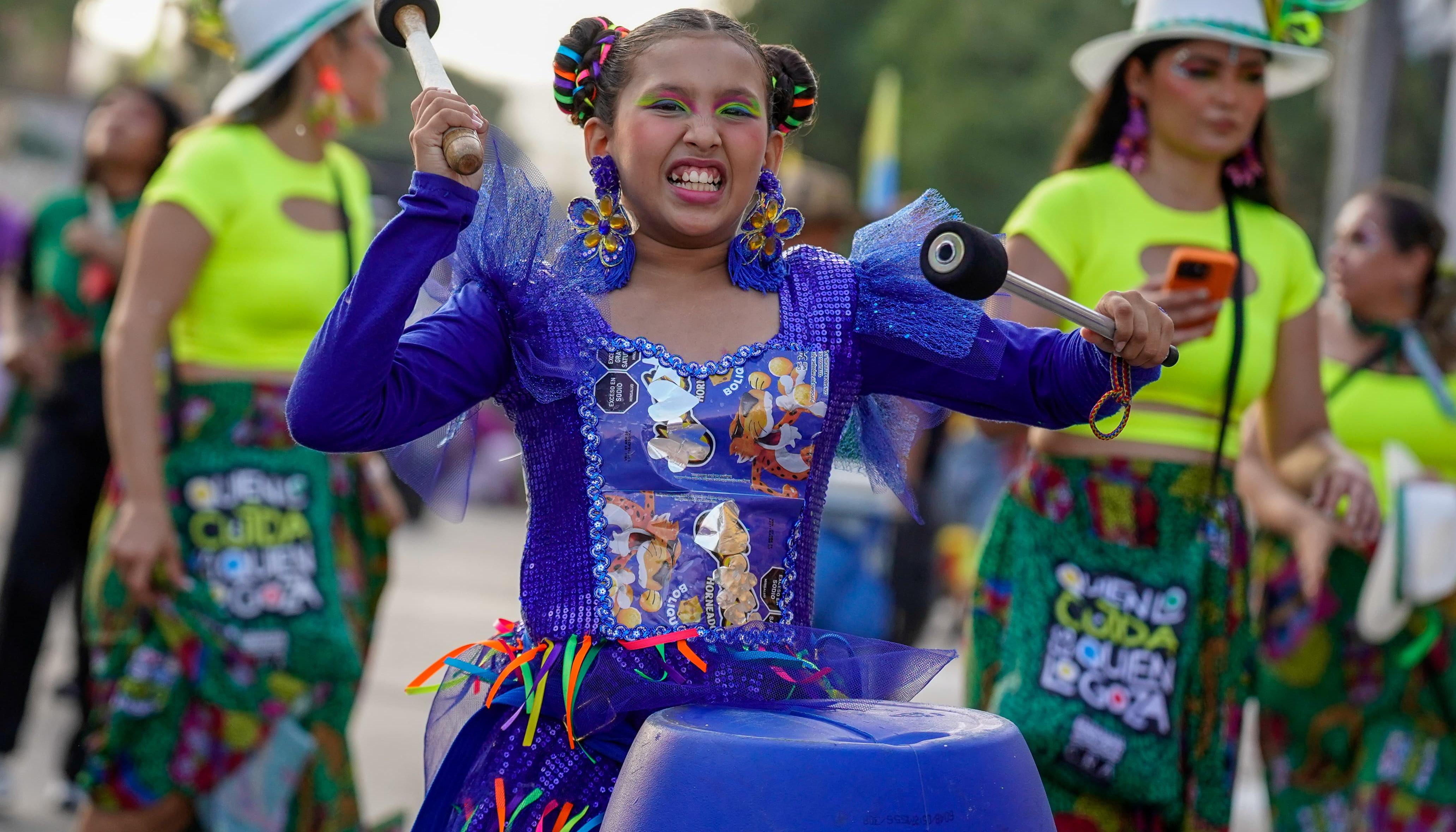 Desfile de 'Eco Verde' en la Guacherna 2025.