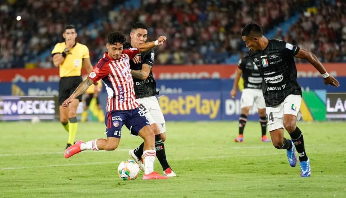 El primer gol fue obra de Bryan Castrillón. 