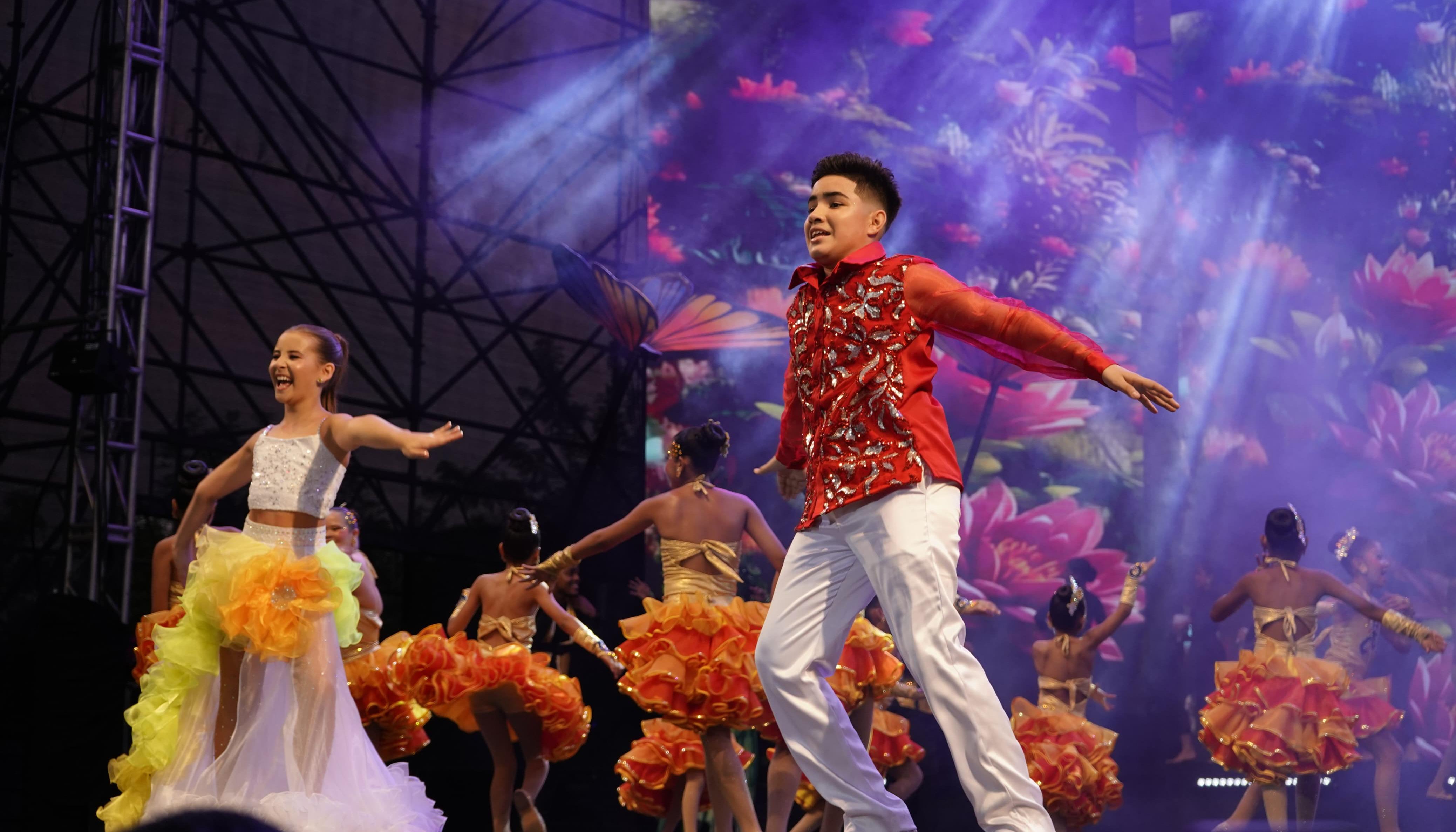 Victoria y Samuel bailando en su Coronación.