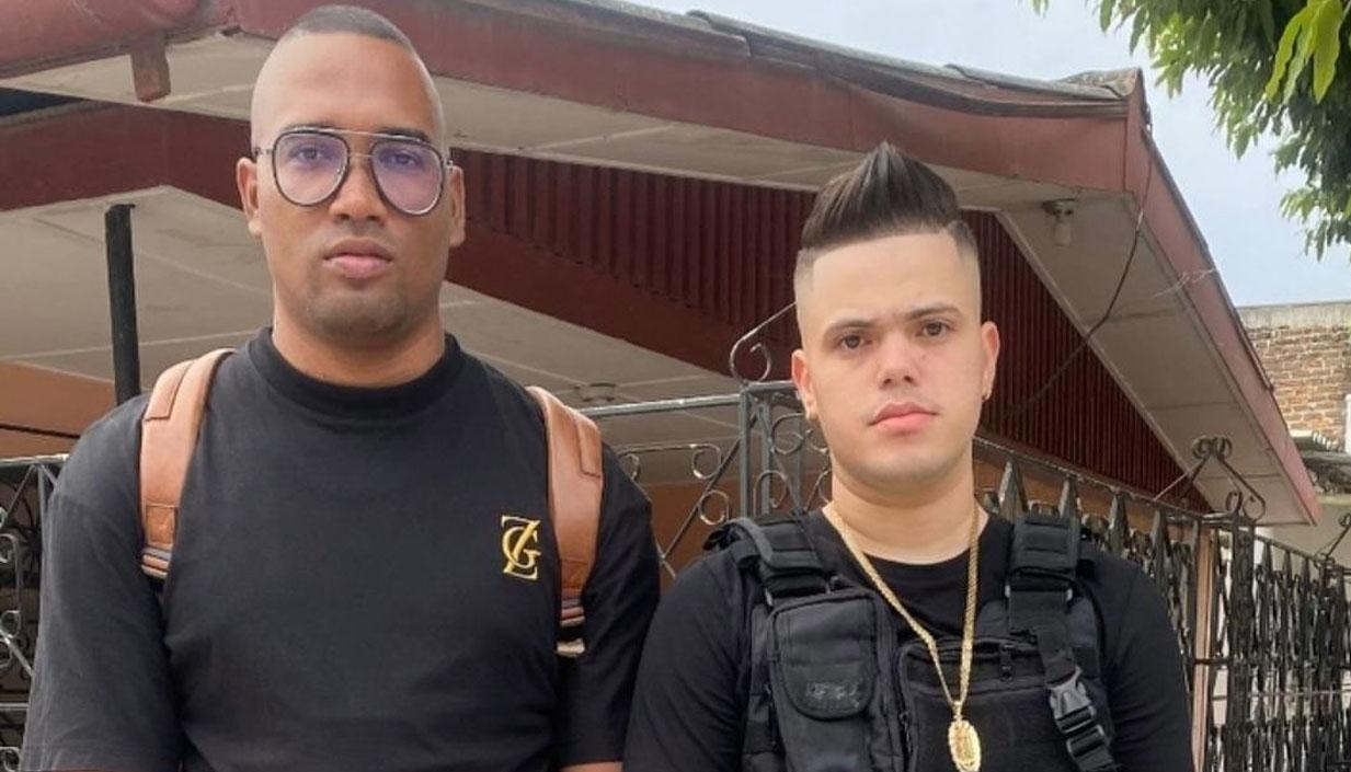 Teddy Vergara, mánager de Zair Guette (a su lado). 