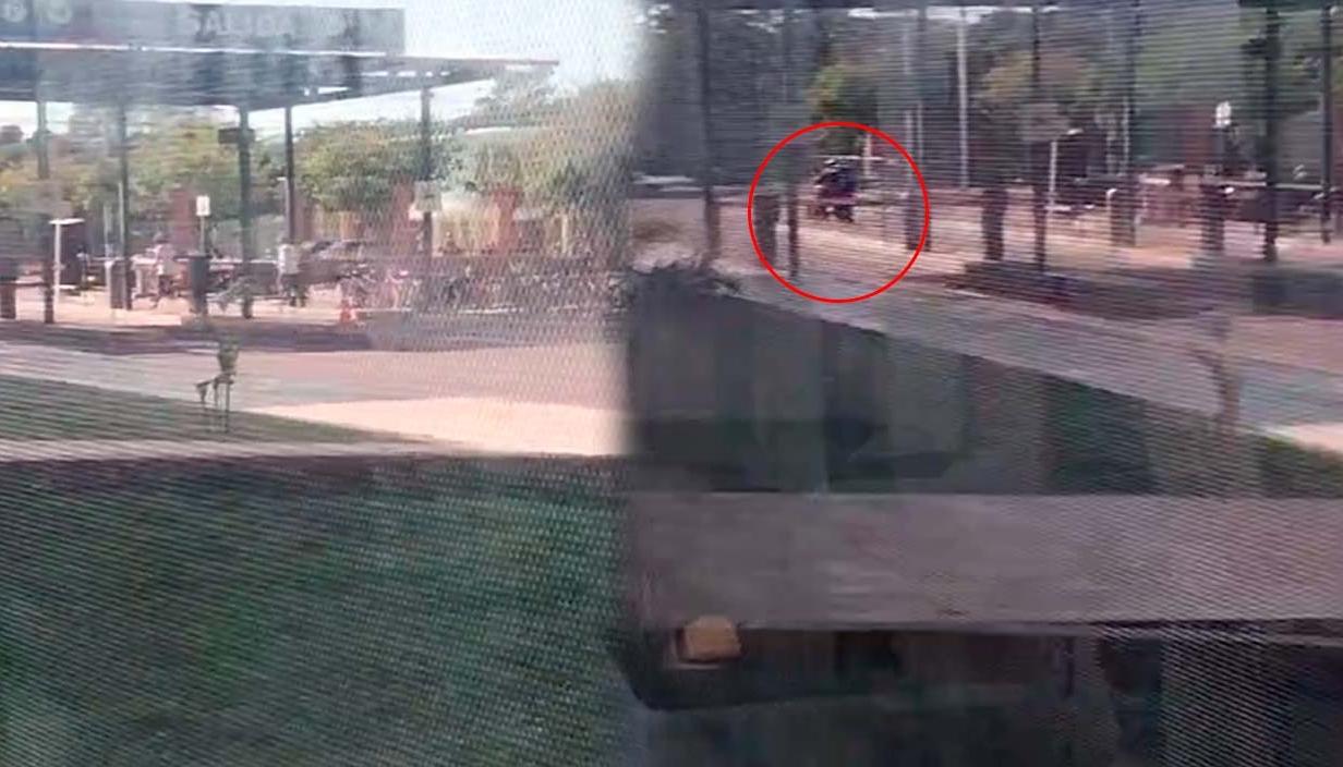 Momentos en que los delincuentes huían del lugar. 