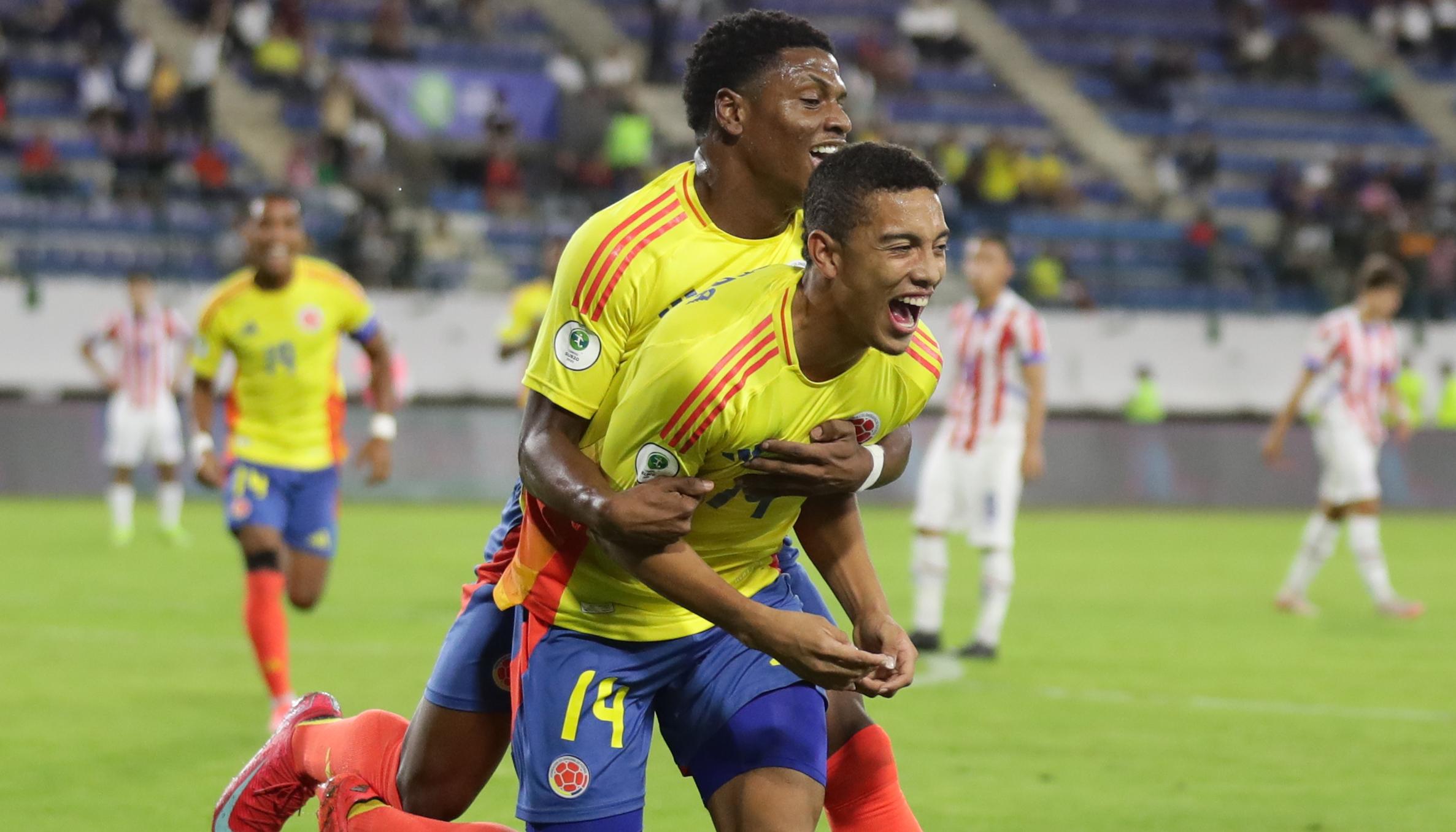 El barranquillero Jordan Barrera (14) celebra el gol con el que abrió el marcador contra Paraguay. 