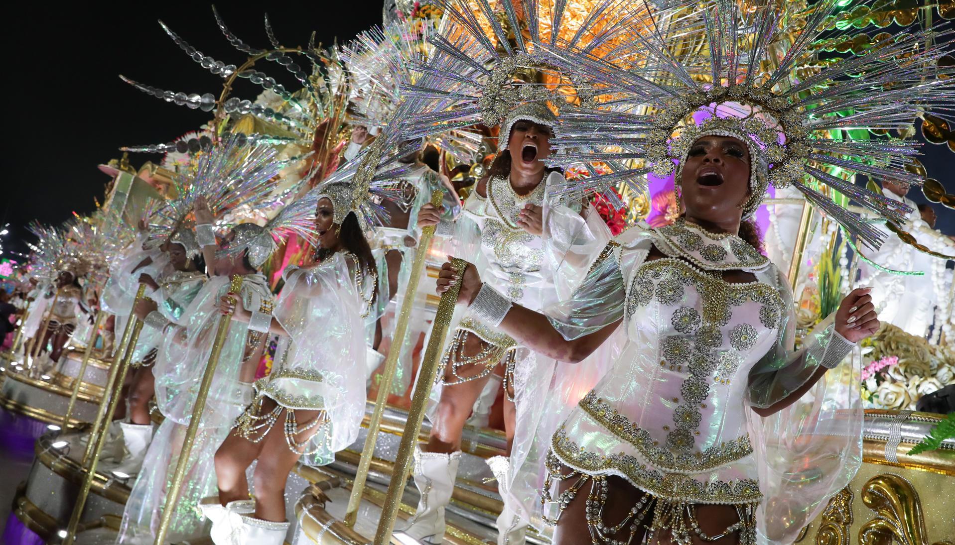  Escuela de samba Mangueira en el Sambódromo de Río de Janeiro.