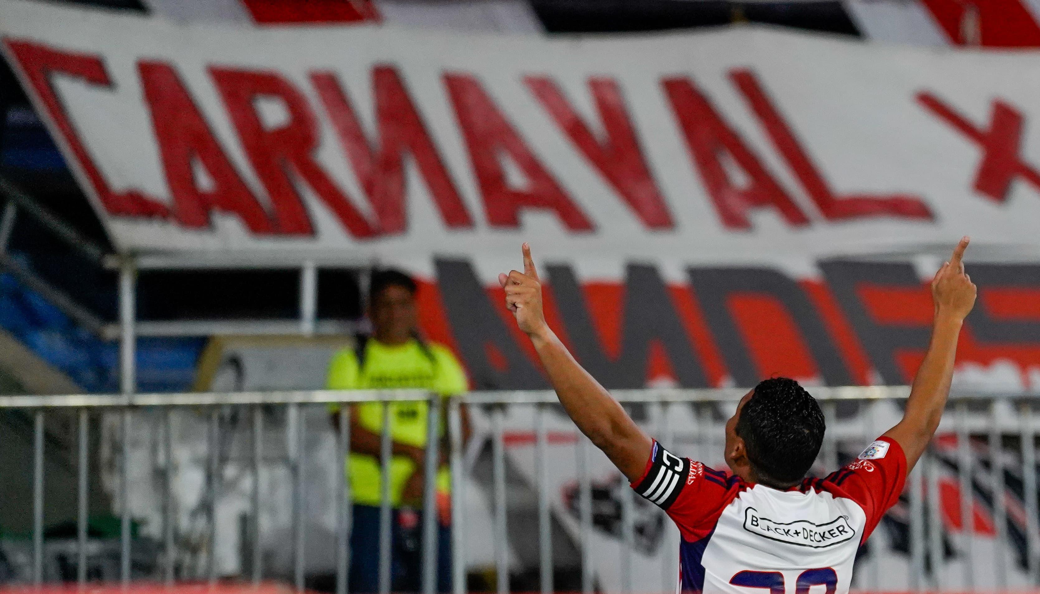 Carlos Bacca celebra su gol en el partido anterior contra Envigado.