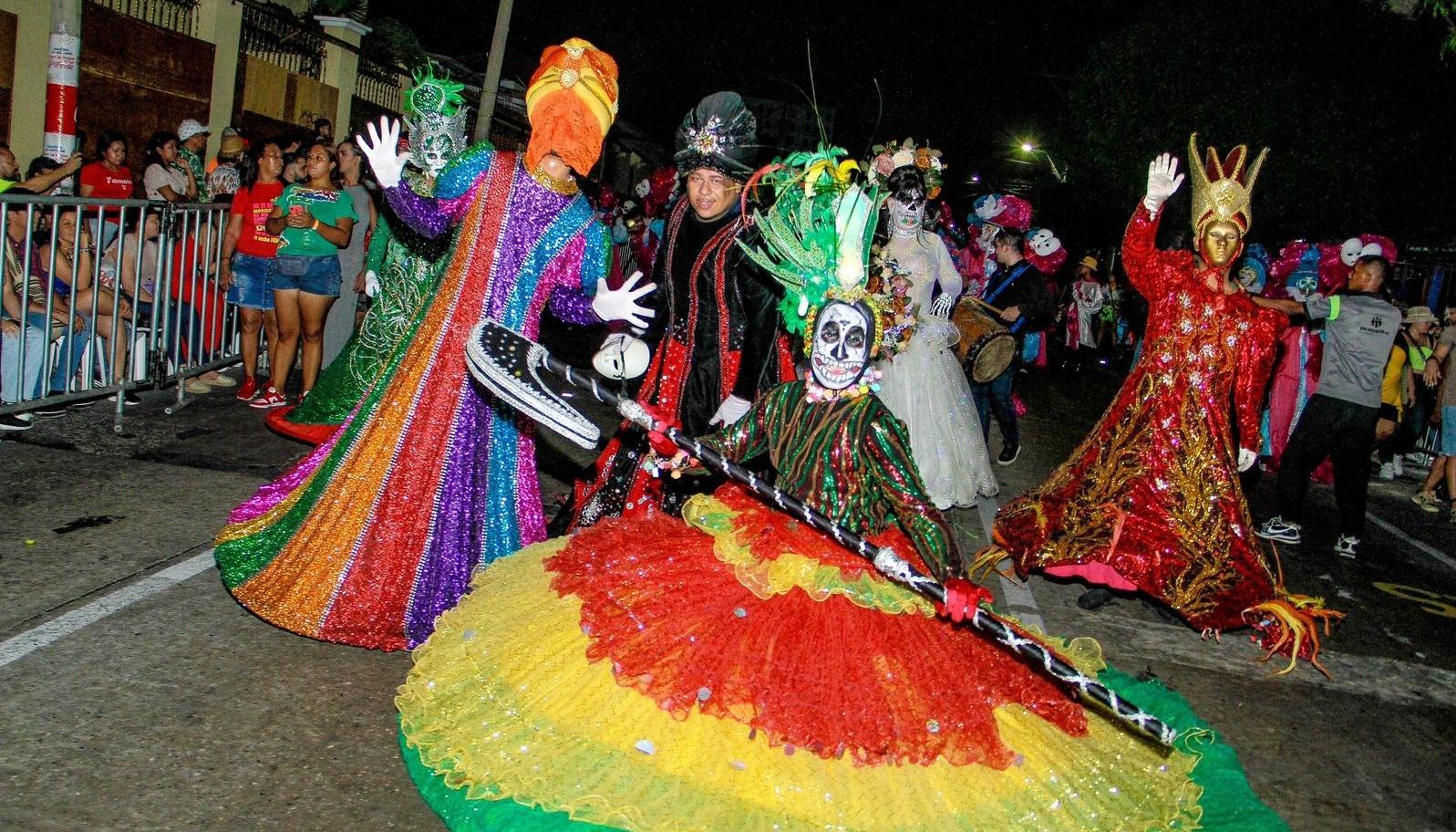 Desfile de Guacherna Gay. 