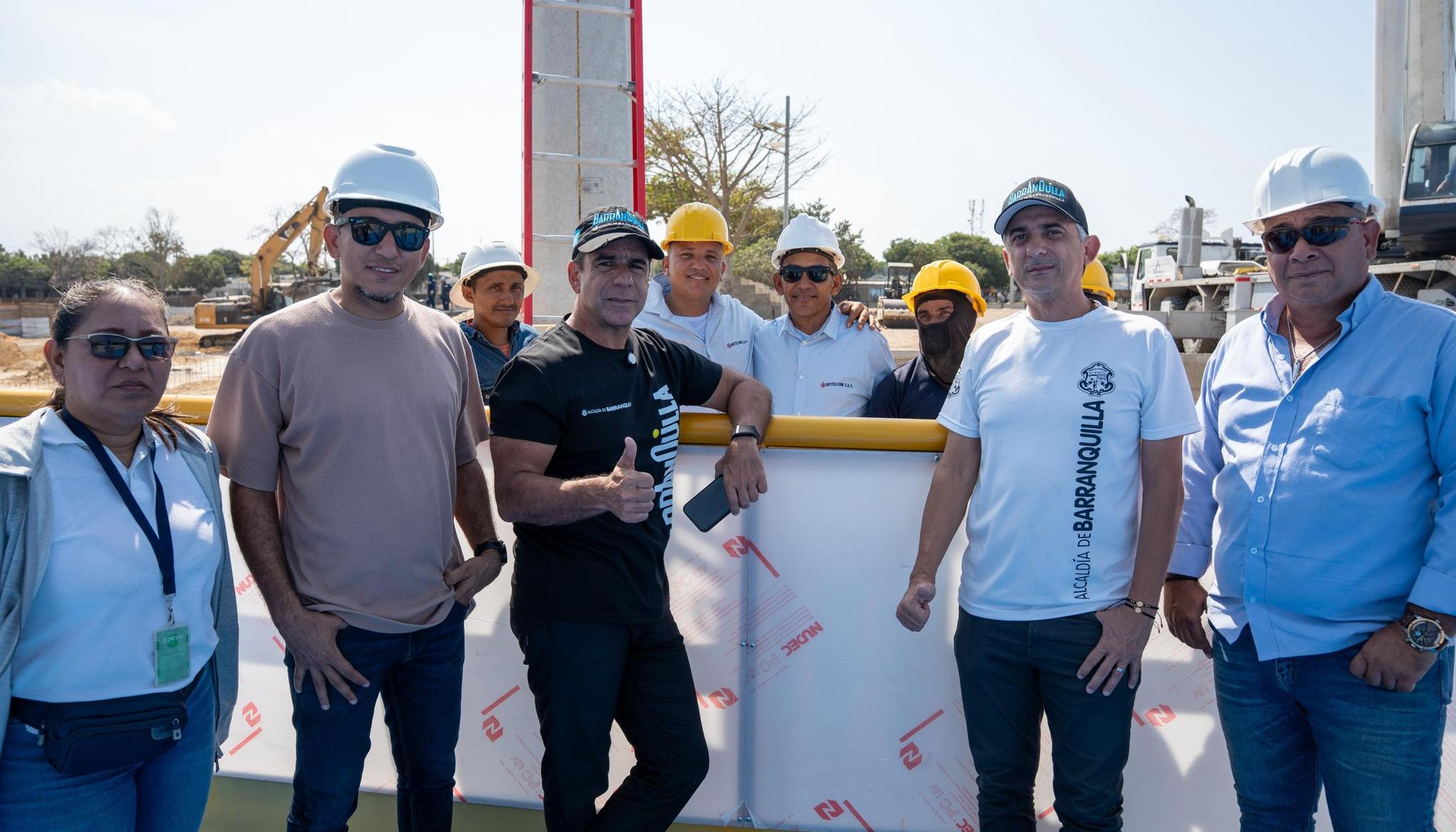 Alcalde Char durante la inspección de los trabajos en el polideportivo de La Magdalena.