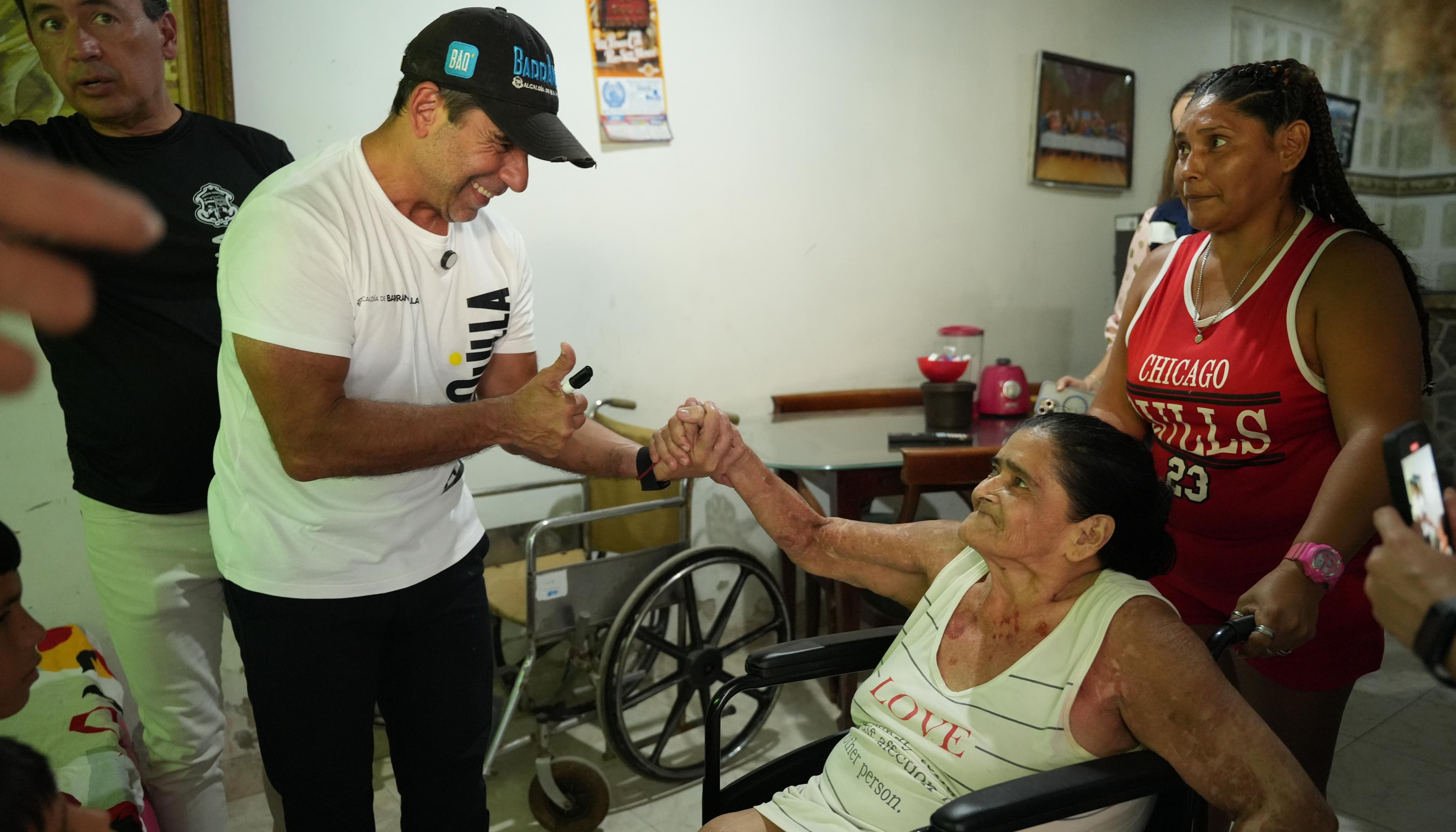 Alcalde Alejandro Char durante la entrega de los mejoramientos de vivienda.