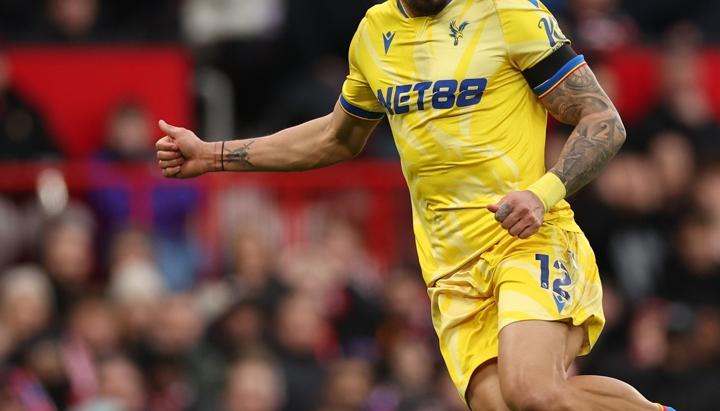 Daniel Muñoz sigue destacándose con el Crystal Palace. 