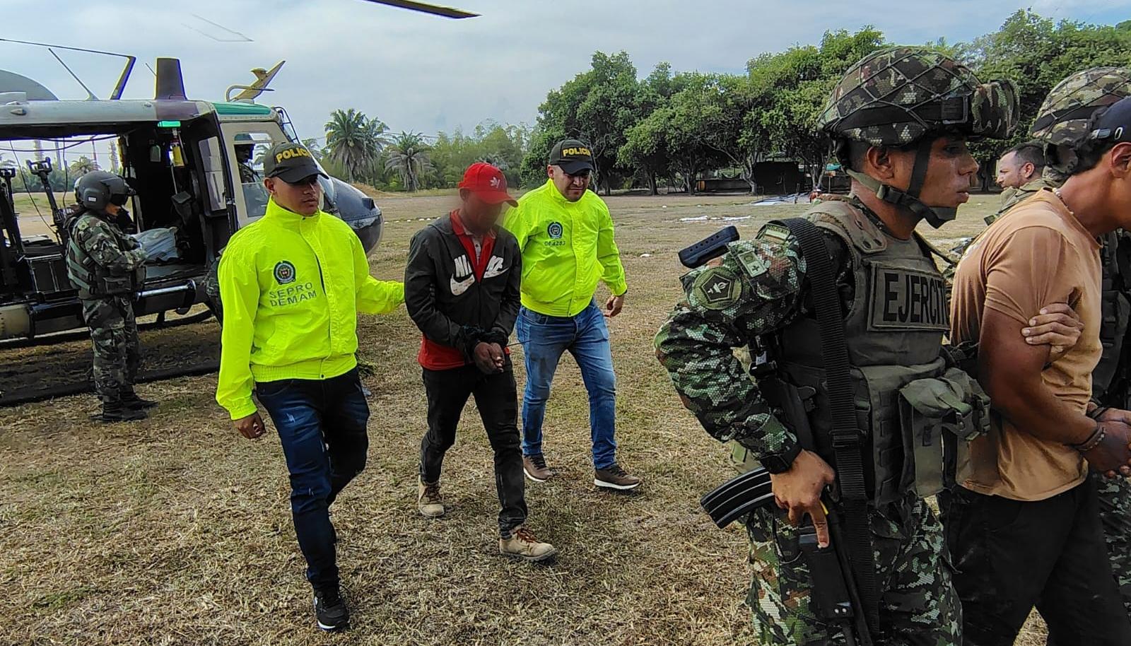 Los capturados fueron dejados a disposición de las autoridades competentes. 