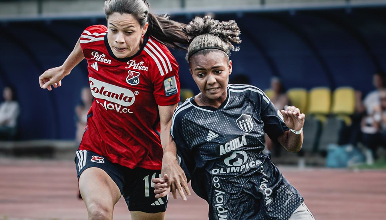 Acción del juego entre Medellín y Junior, en Itagüí. 