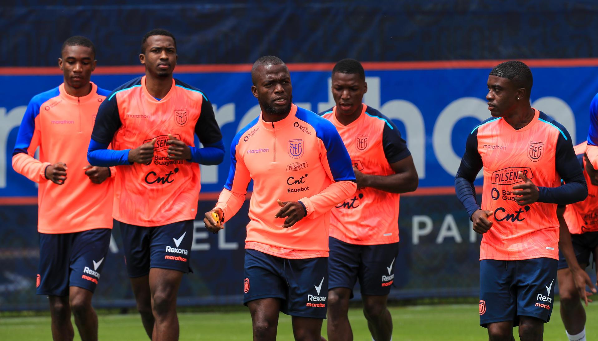 Entrenamiento de la selección ecuatoriana previo al juego frente a Venezuela.