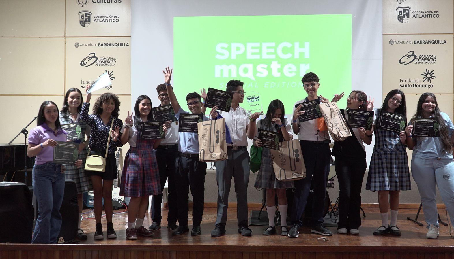 Algunos de los estudiantes beneficiados.