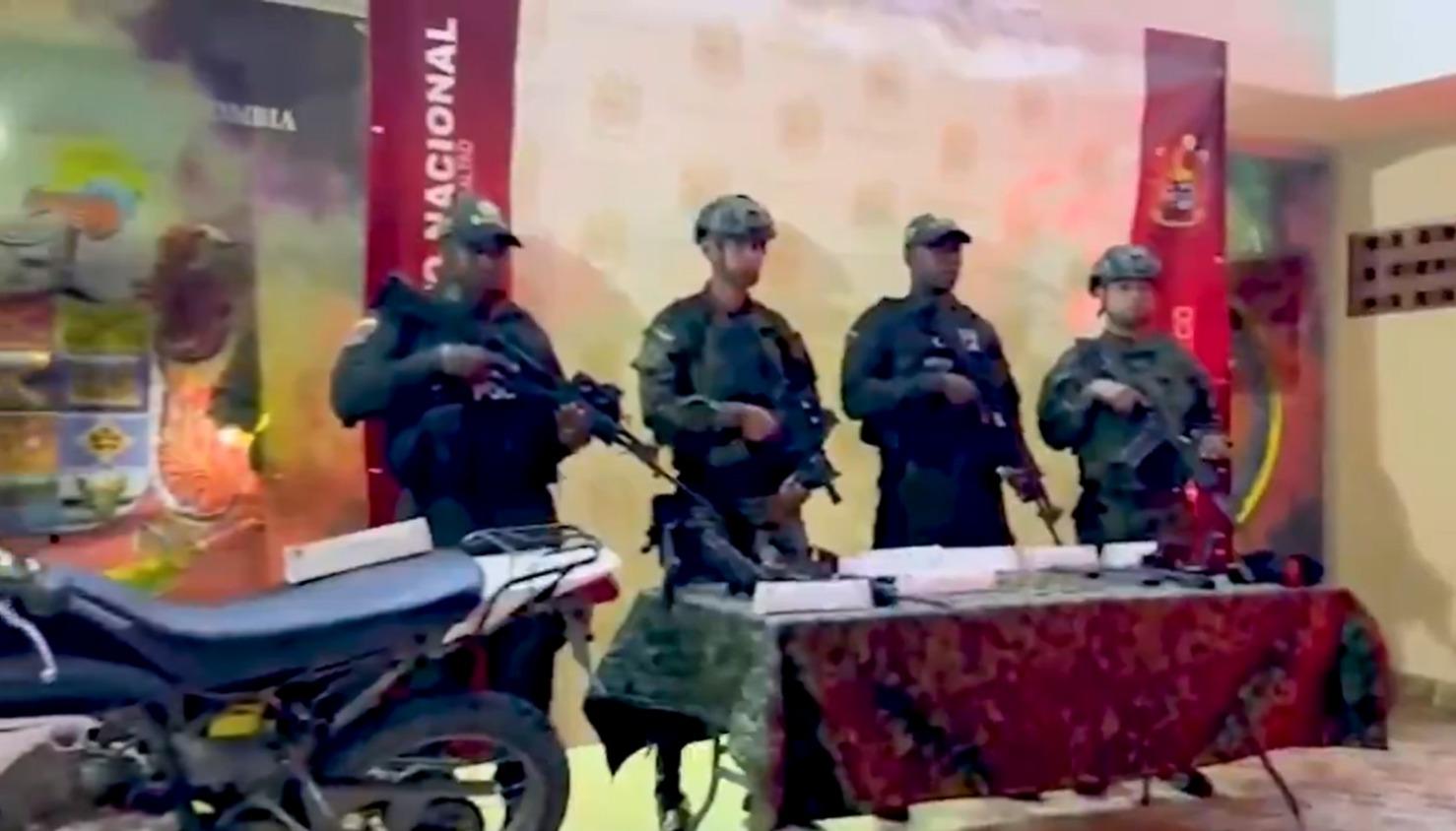 Integrantes del Ejército luego de la operación.