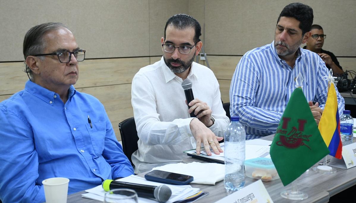 José Rafael Consuegra Machado (centro).