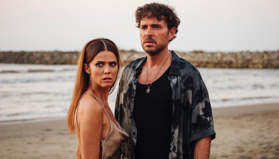 Juana Acosta y Manolo Cardona protagonizan la serie. 