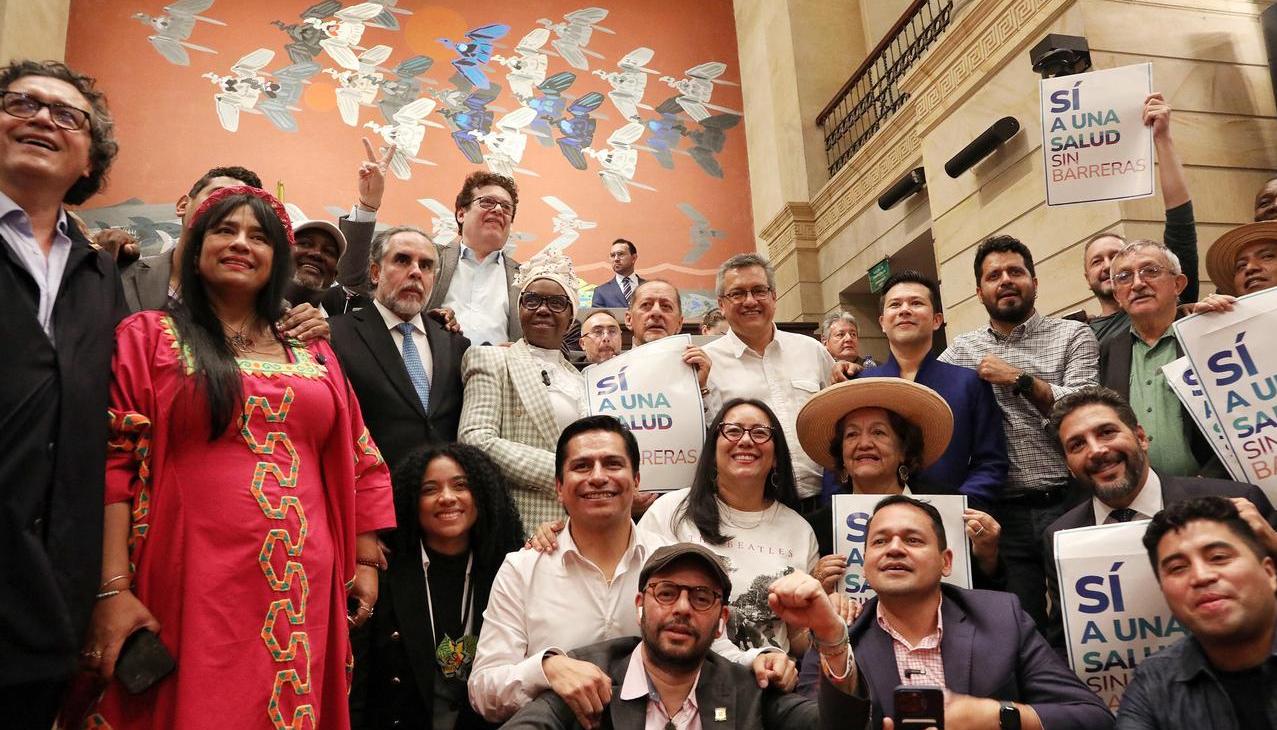 Armando Benedetti con congresistas alineados al Gobierno Nacional. 