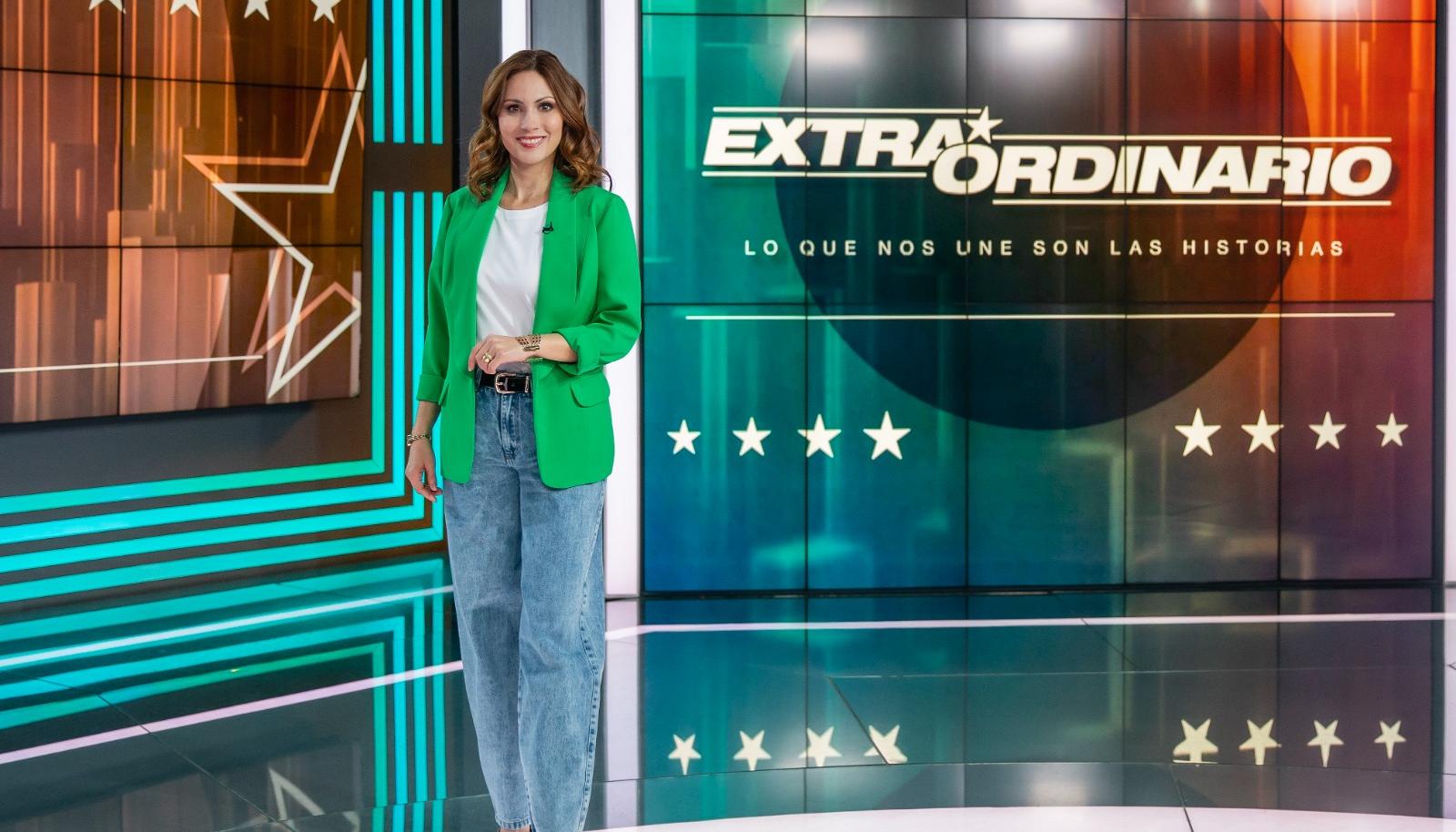 La periodista y presentadora Ángela Collazos, en el set de ‘Extraordinario. 
