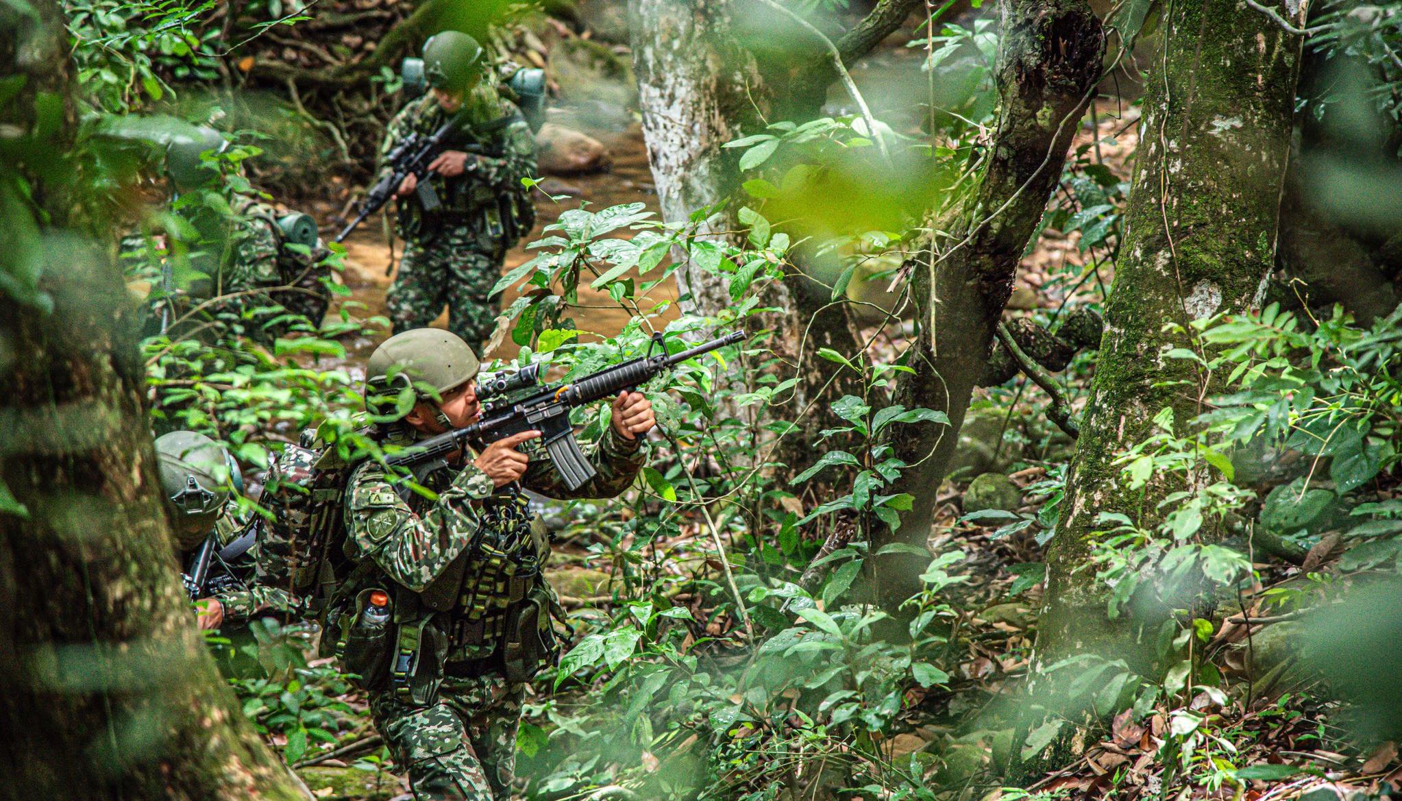 Tropas del Ejército en combates contra el Clan del Golfo