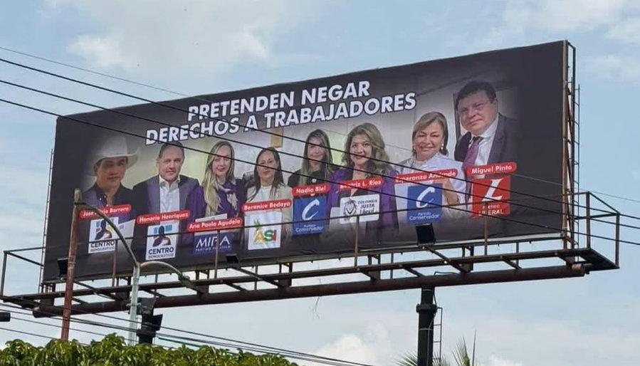 Valla instalada en Barrancabermeja contra los congresistas que archivaron la Reforma Laboral.