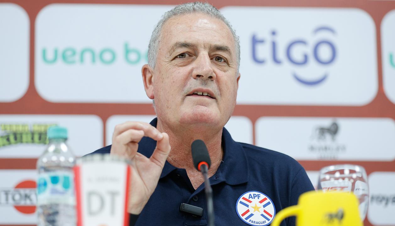 El argentino Gustavo Alfaro, entrenador de la selección paraguaya. 