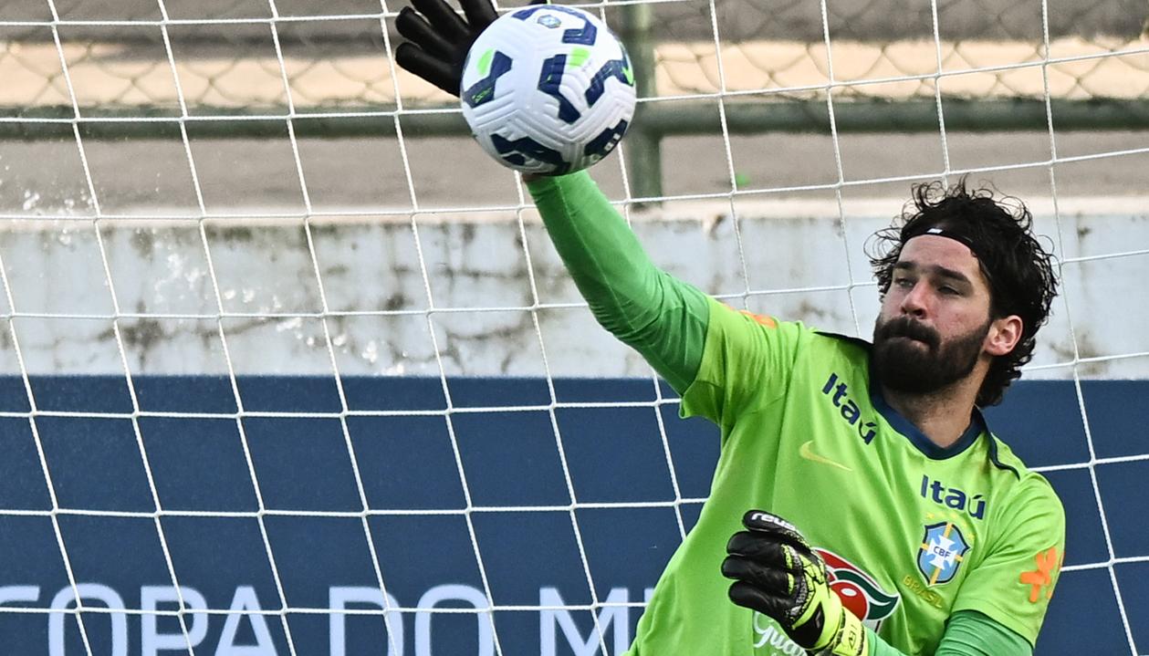 Alisson Becker, portero de Brasil, y compañero de Luis Díaz en el Liverpool. 