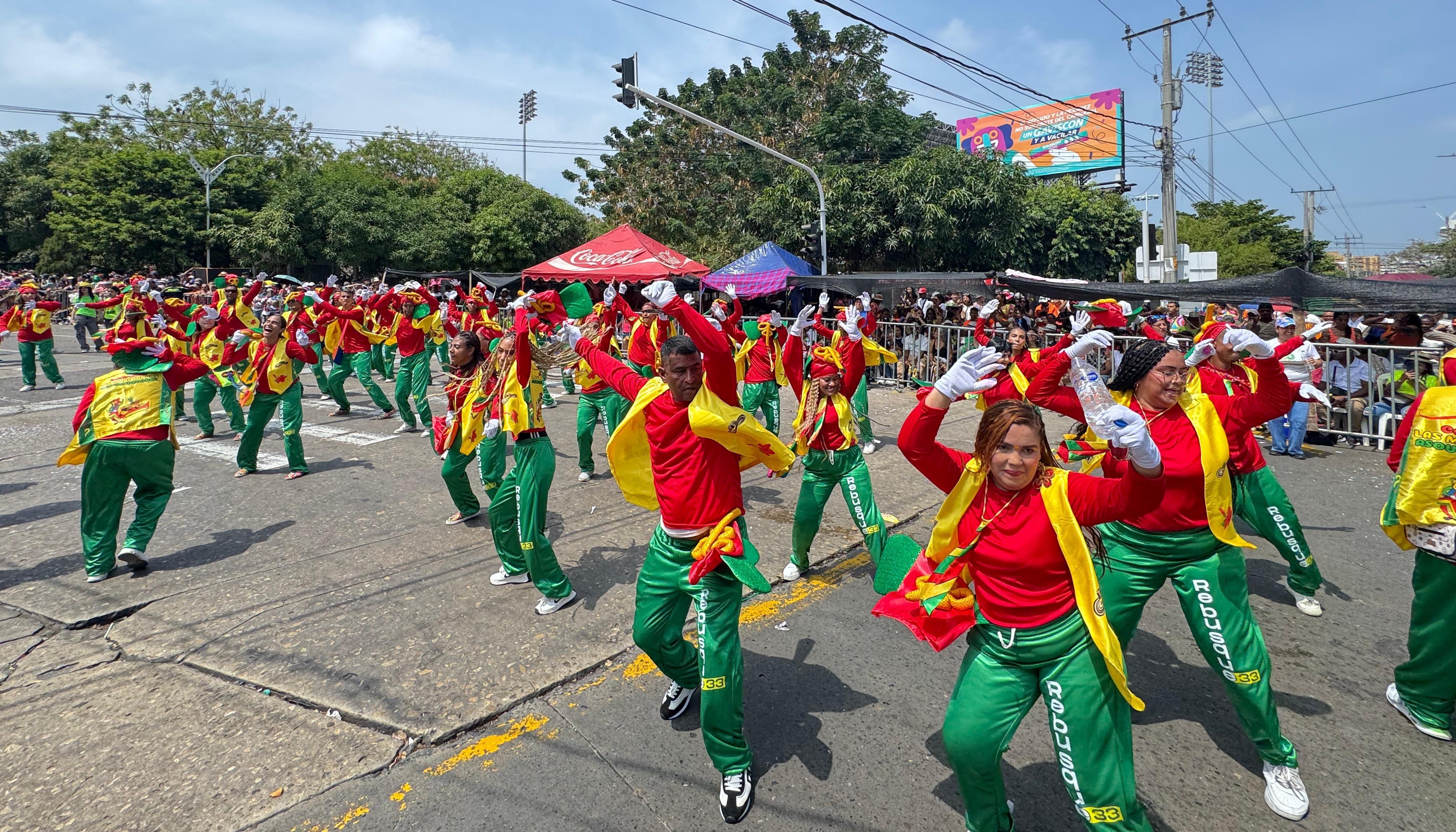 Las Marimondas de Asovendedores participaron el sábado en la Batalla de Flores de la 44.