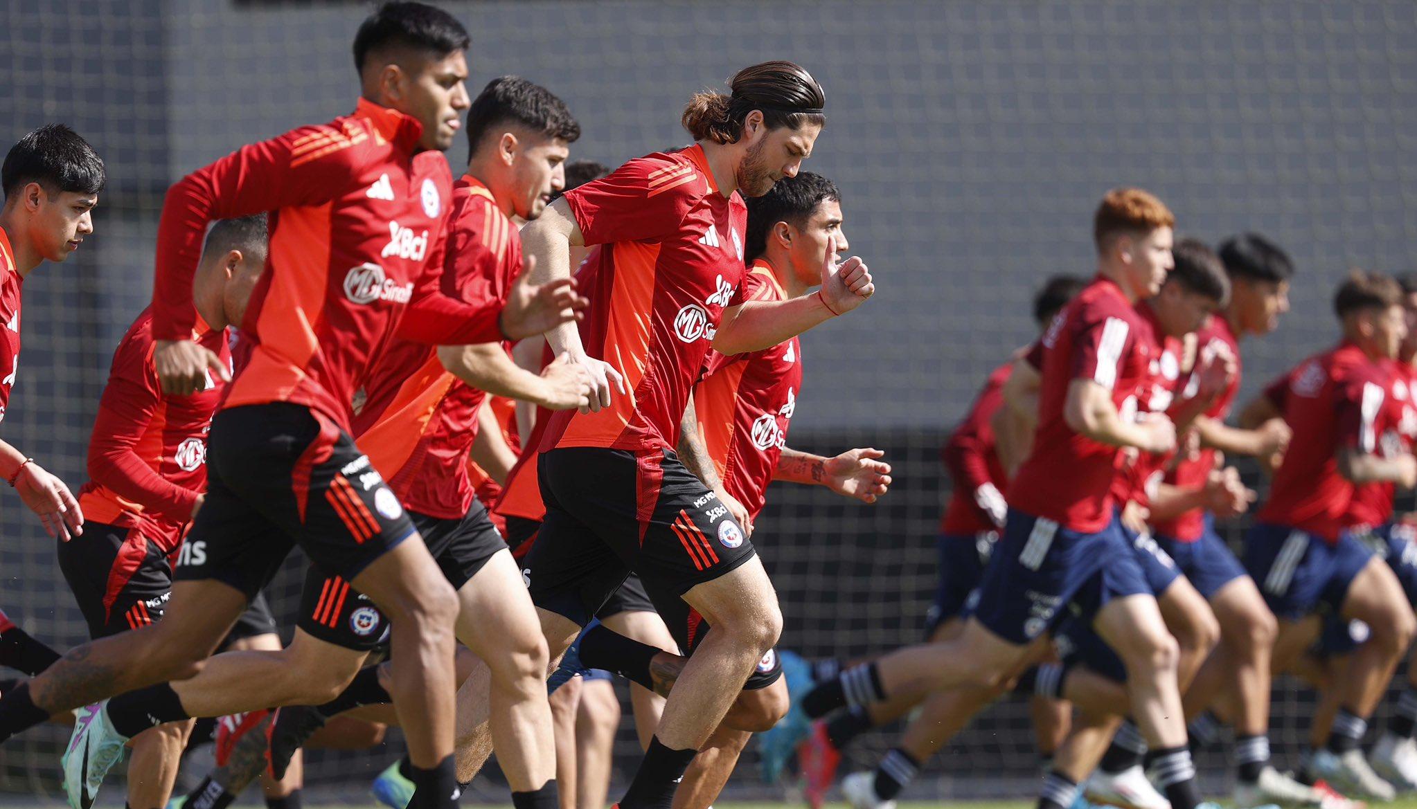 Chile cayó al último lugar tras su derrota 1-0 ante Paraguay, en Asunción.