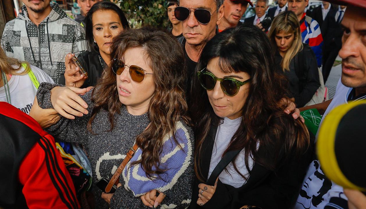 Dalma y Giannina, hijas de Diego Maradona, en una de sus llegadas a los tribunales de San Isidro en Buenos Aires.