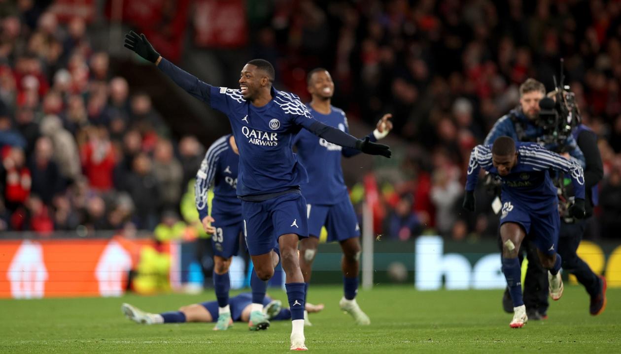Ousmane Dembelé celebra el pase a cuartos de final del París Saint Germain..