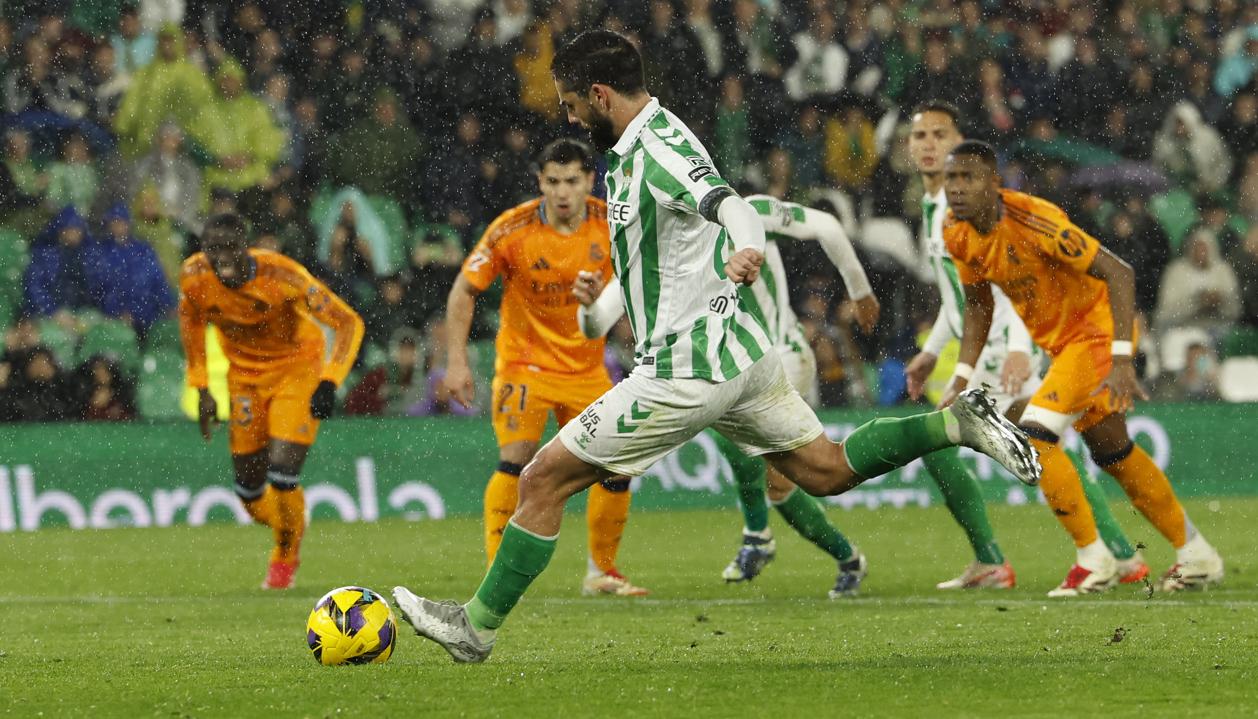 La pena máxima cobrada por Isco y que le dio el triunfo al Betis sobre el Real Madrid.