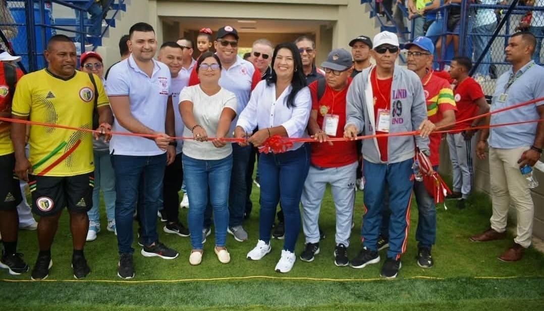 Aspecto de la inauguración de la cancha Santa María Magdalena de Malambo.