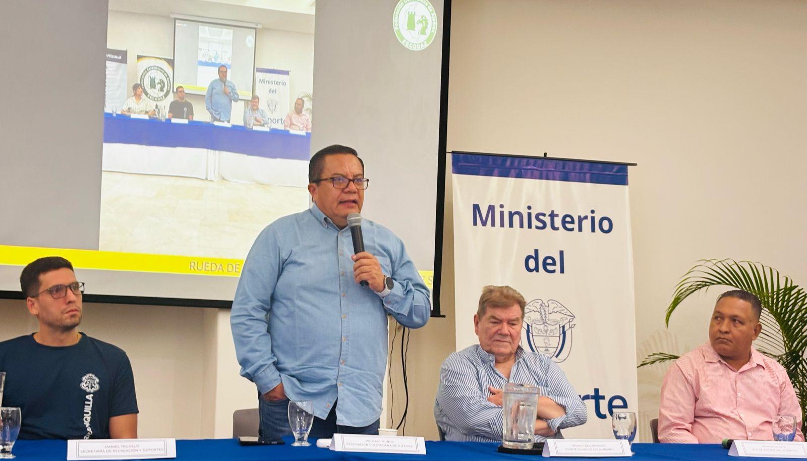 Daniel Trujillo, Weymar Muñoz, Helmut Bellingrodt y Édinson Acosta, durante la presentación de la Olimpiada de Ajedrez sub-16.