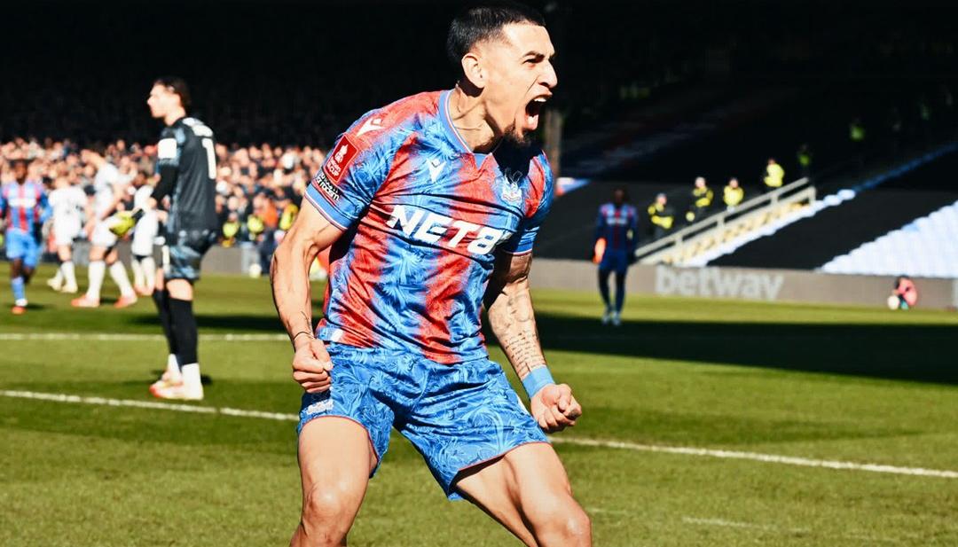 La celebración de Daniel Muñoz tras marcarle al Milwall.