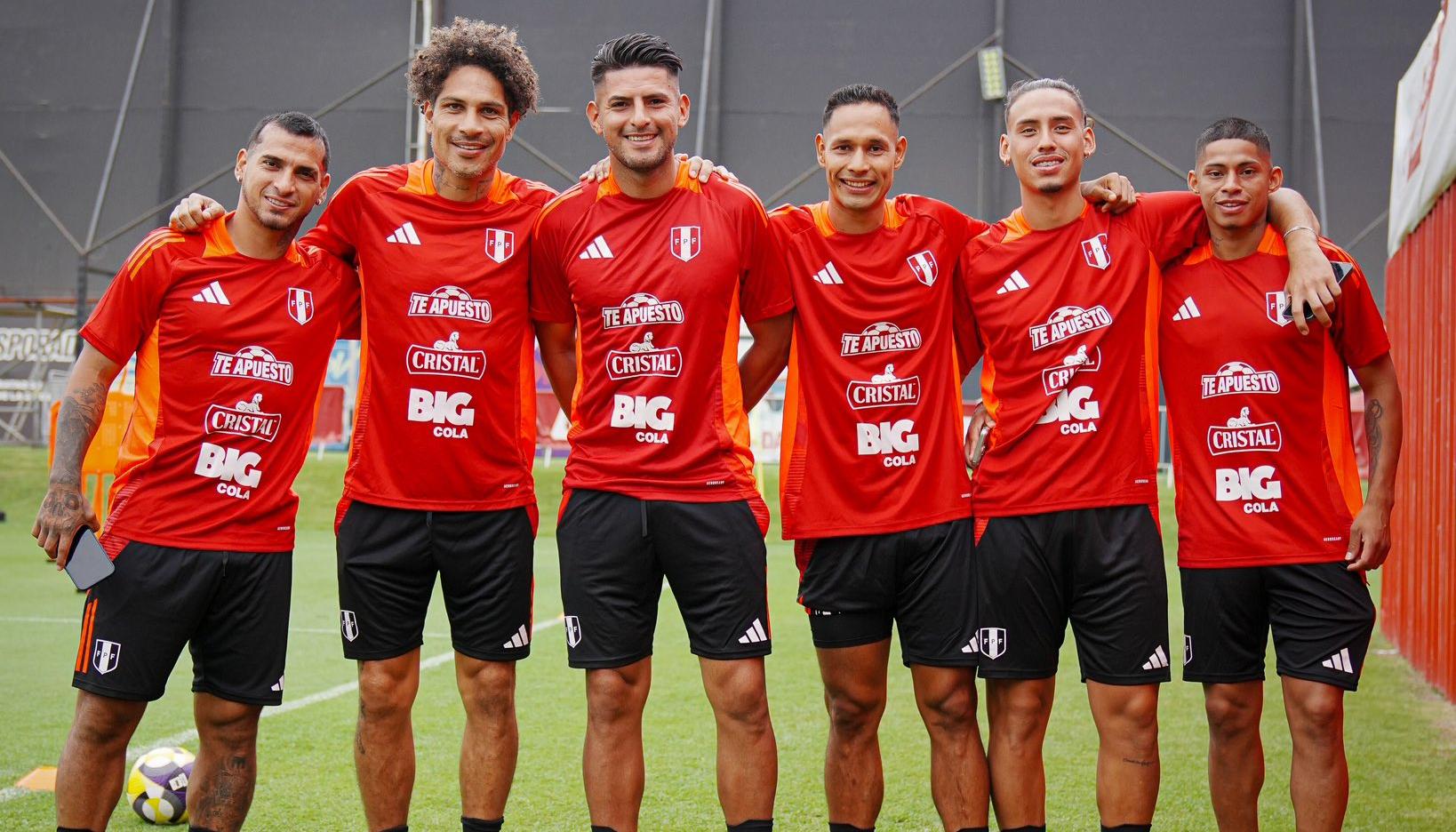 Integrantes de la selección peruana de fútbol. 