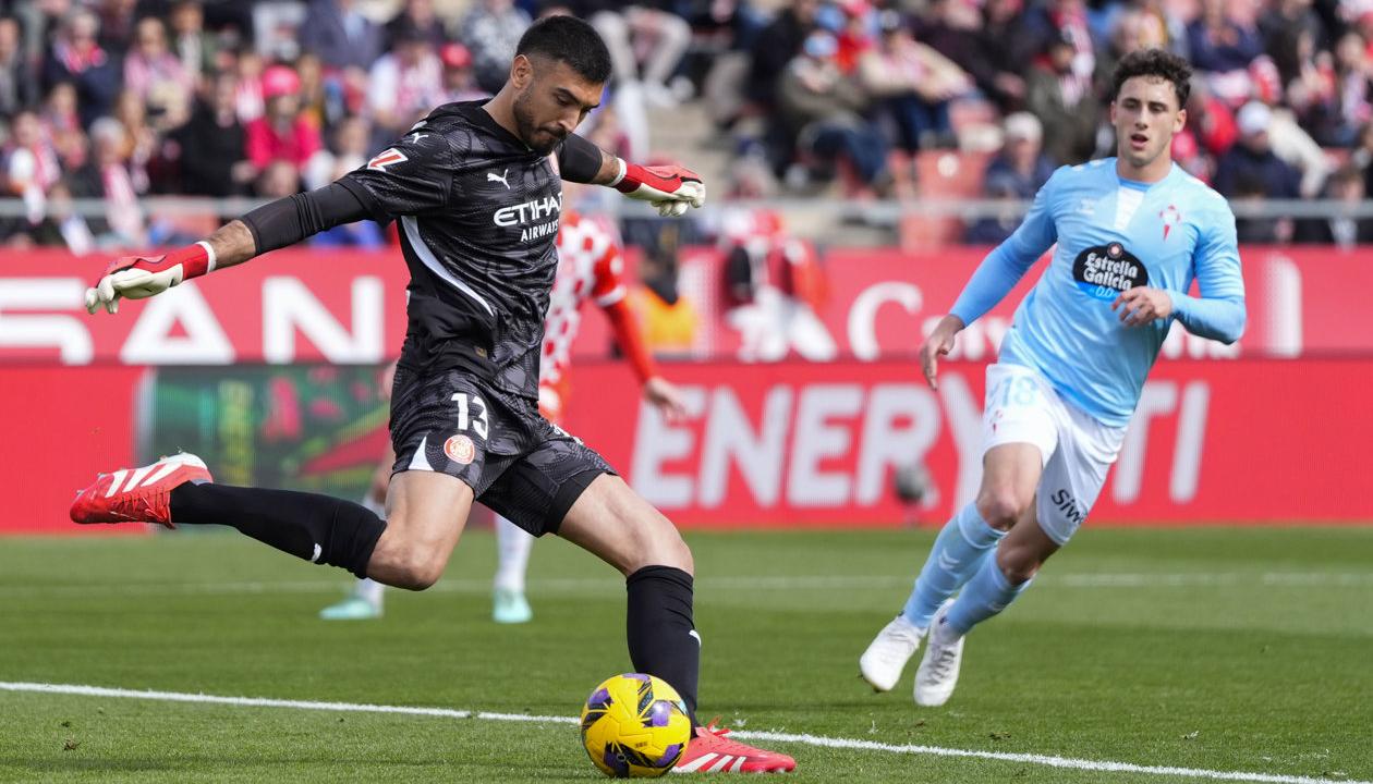 El argentino Paulo Gazzaniga, portero del Girona de España.