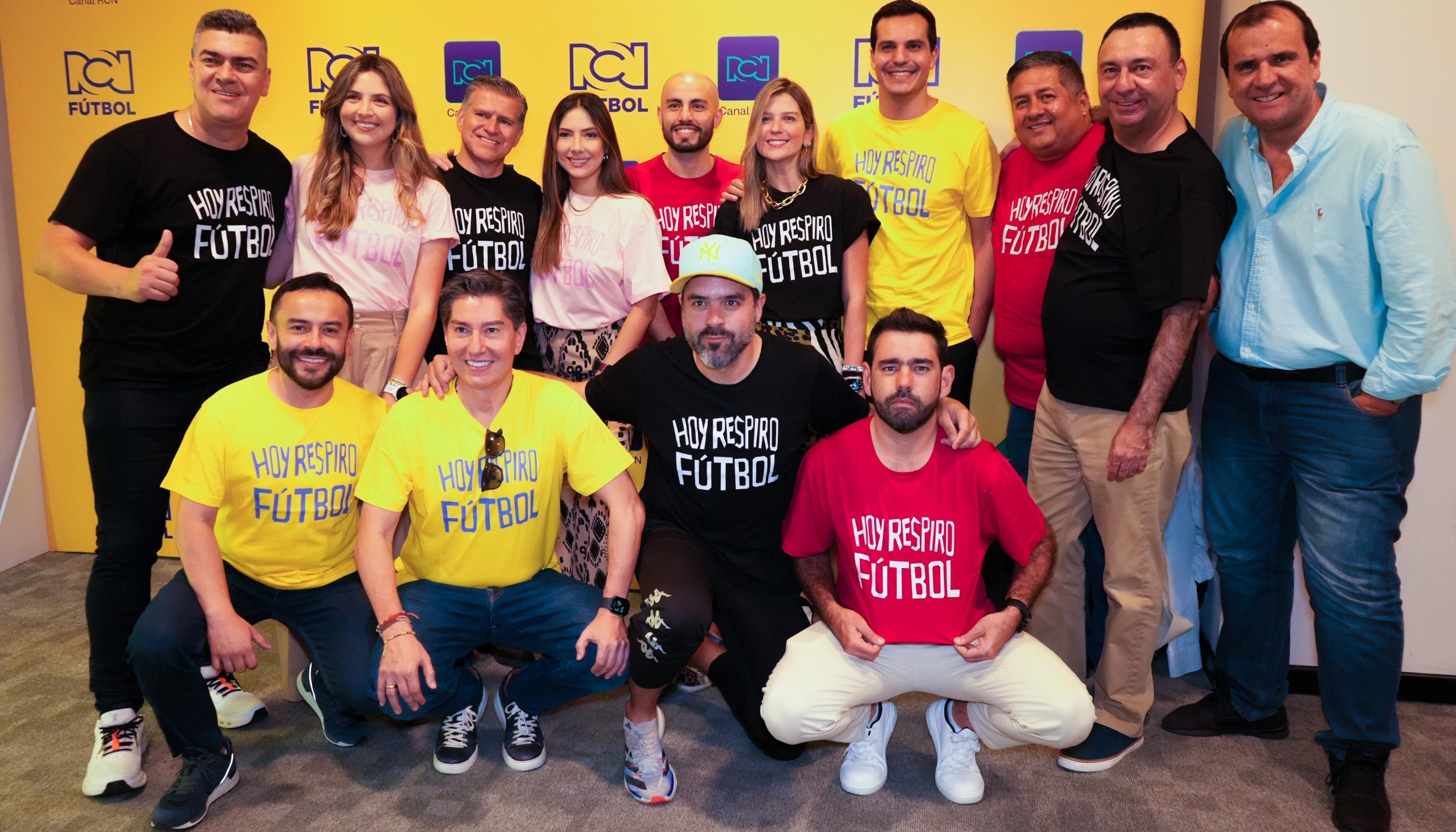 Grupo de narradores y comentaristas del canal RCN.