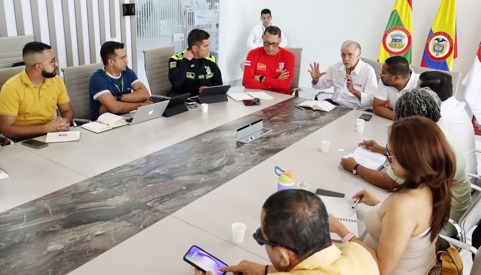 Aspecto de la reunión entre autoridades departamentales y de Policía con los maestros en Atlántico.