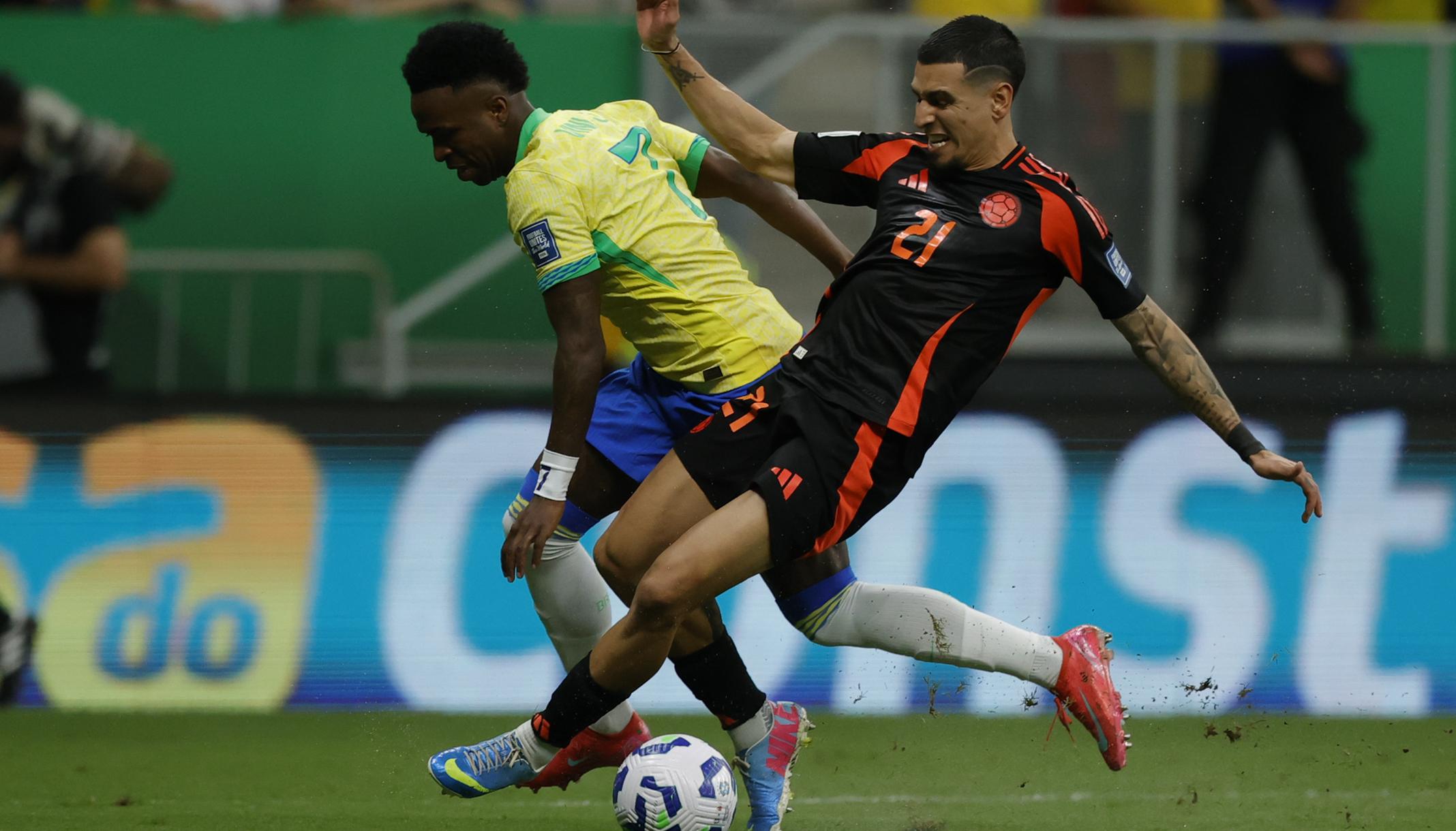 La pena máxima cometida por Daniel Muñoz a Vinicius en el comienzo del partido.