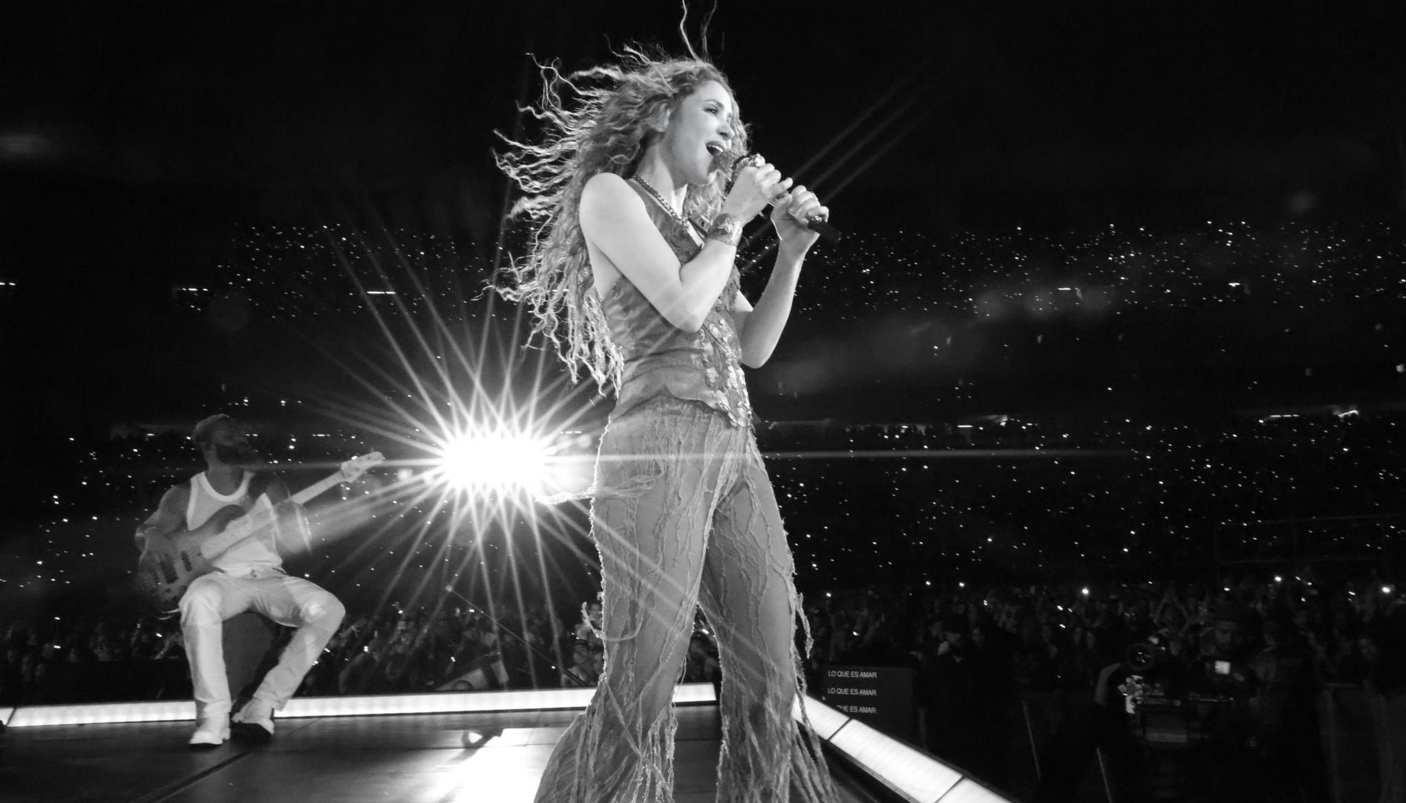 Shakira durante su concierto en estadio Akron. 