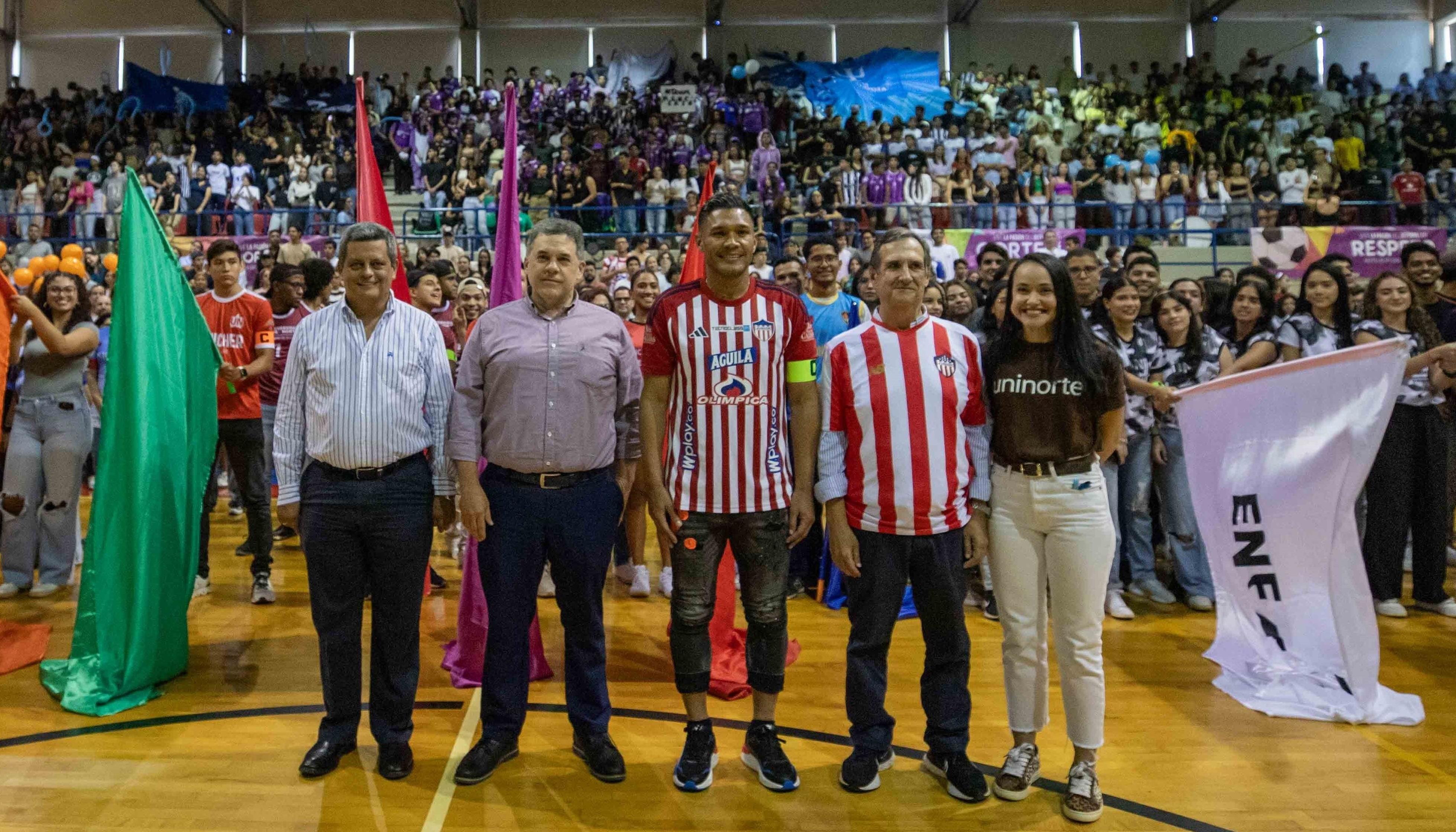 Teófilo Gutiérrez con el rector de la Uninorte, Adolfo Meisel Roca. 