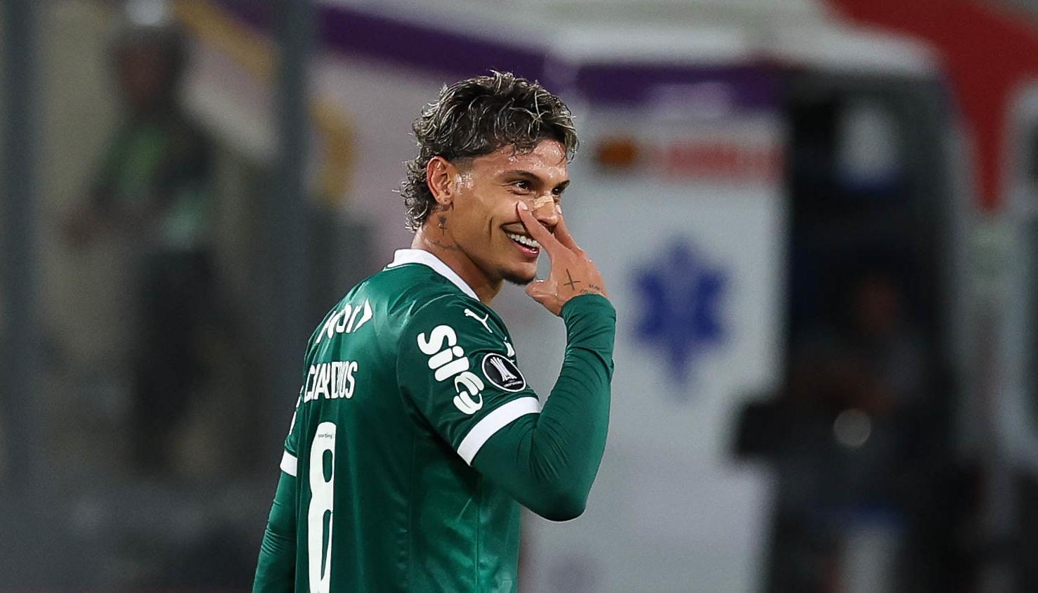 Richard Ríos marcó de cabeza, en el 92, el gol de la victoria del Palmeiras.