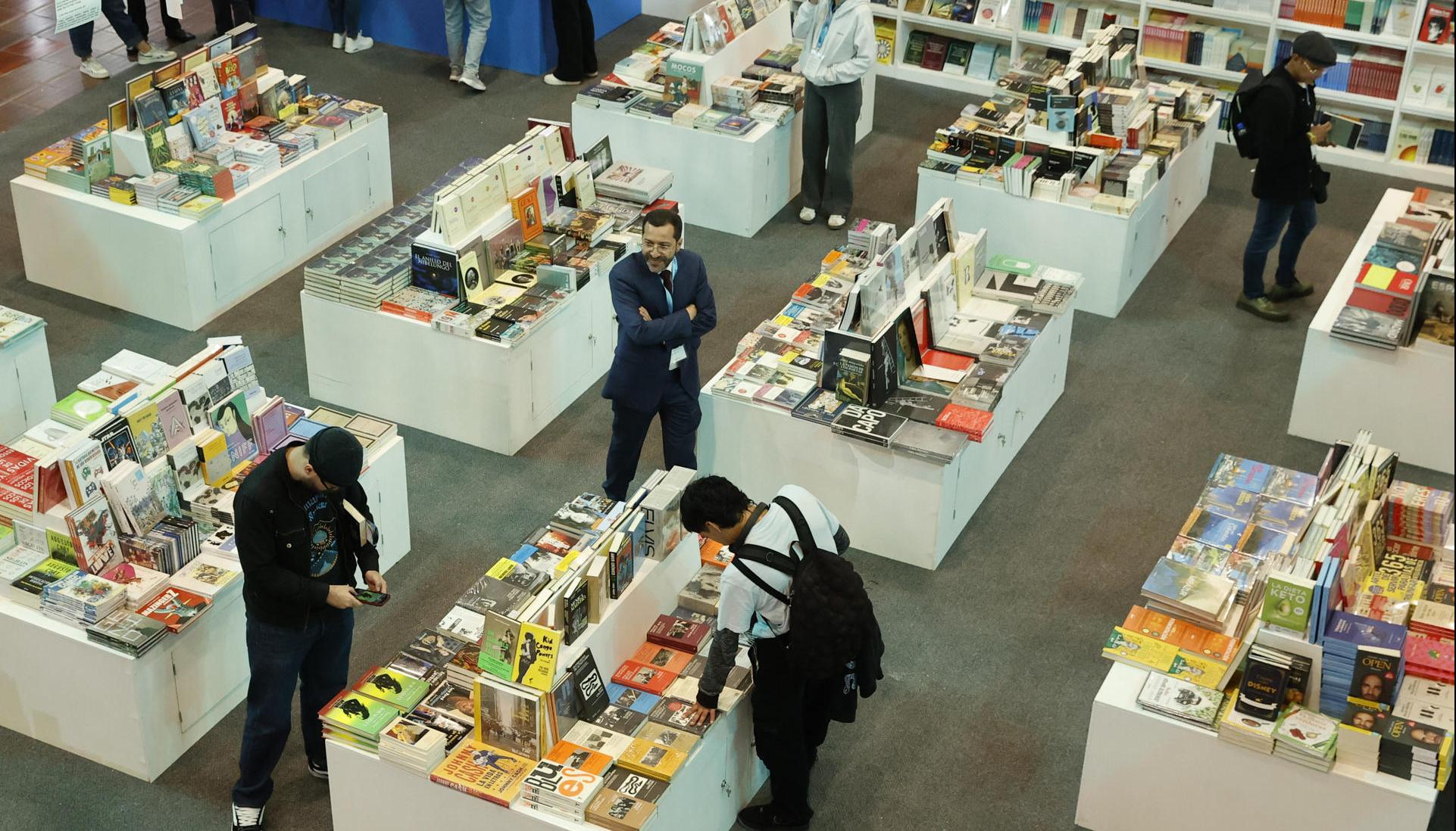 El público durante la Feria Internacional del Libro de Bogotá. 