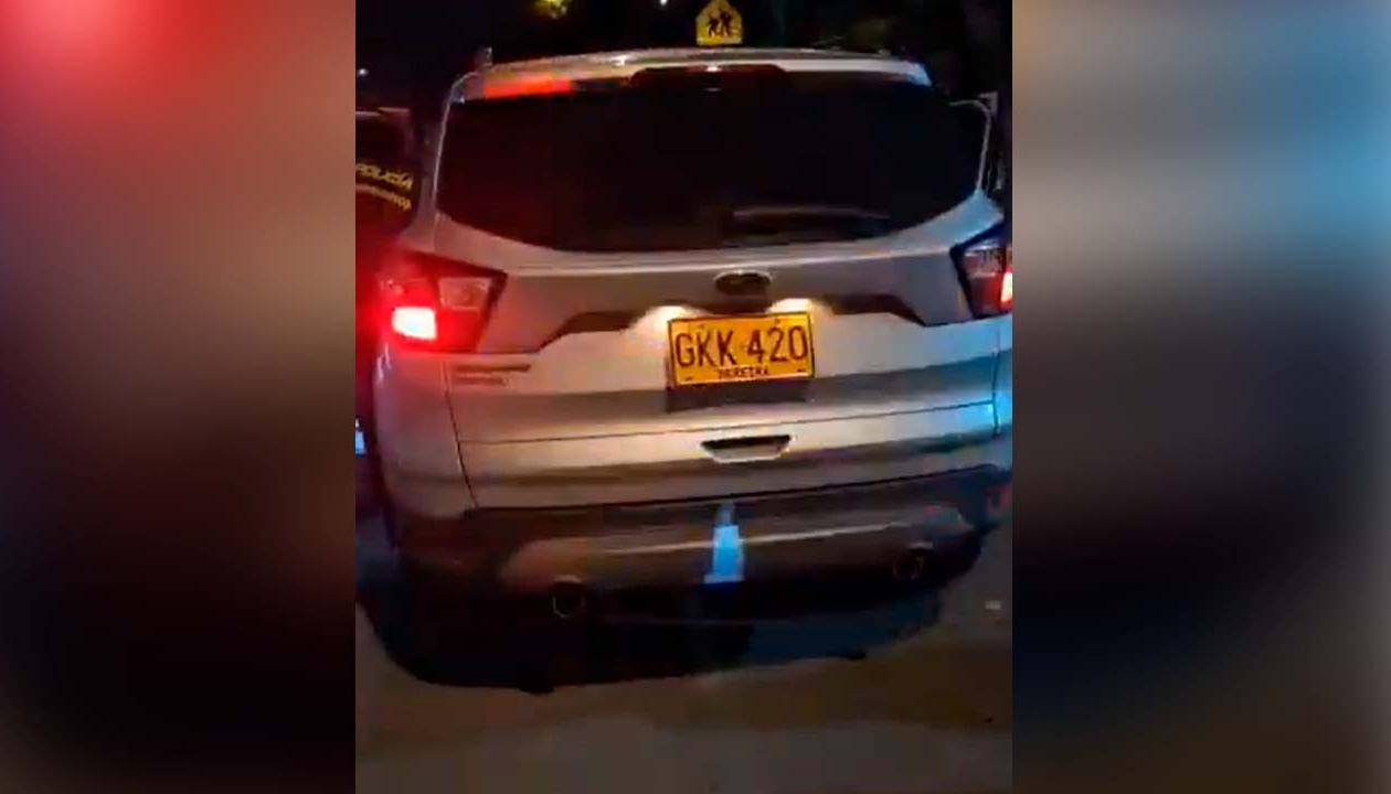 La camioneta del esquema de seguridad de Juan Fernando Cristo.