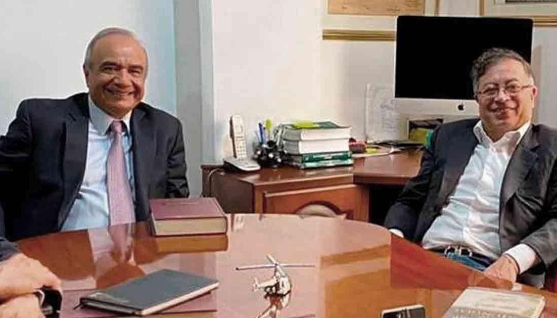 El abogado Héctor Carvajal y el Presidente Gustavo Petro.