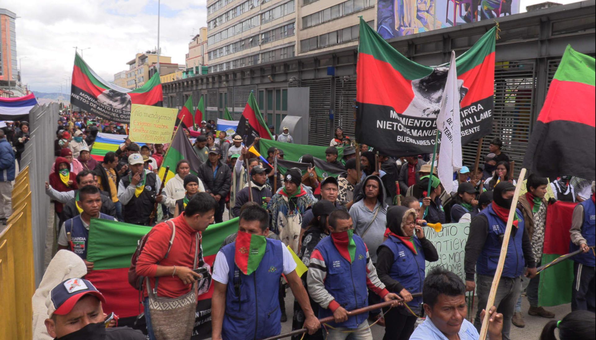 Comunidades indígenas protestando en la Plaza de Bolívar, en Bogotá. 