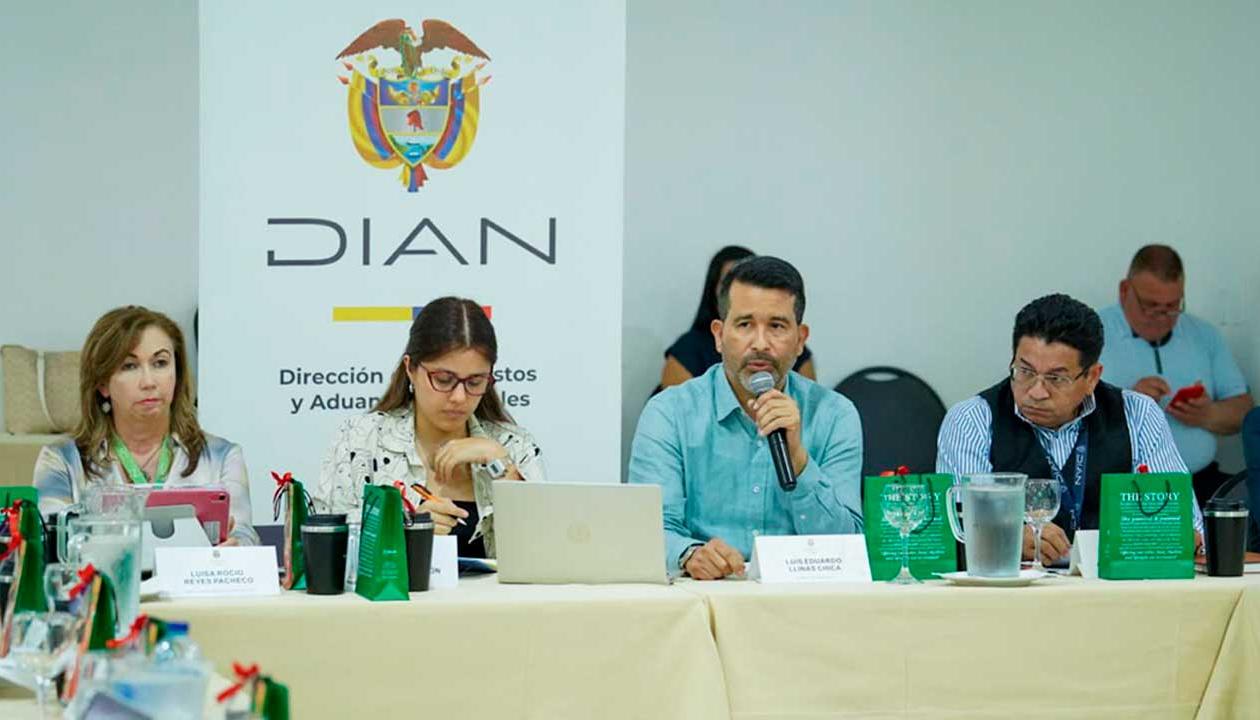 El director de la Dian, Luis Eduardo Llinás.